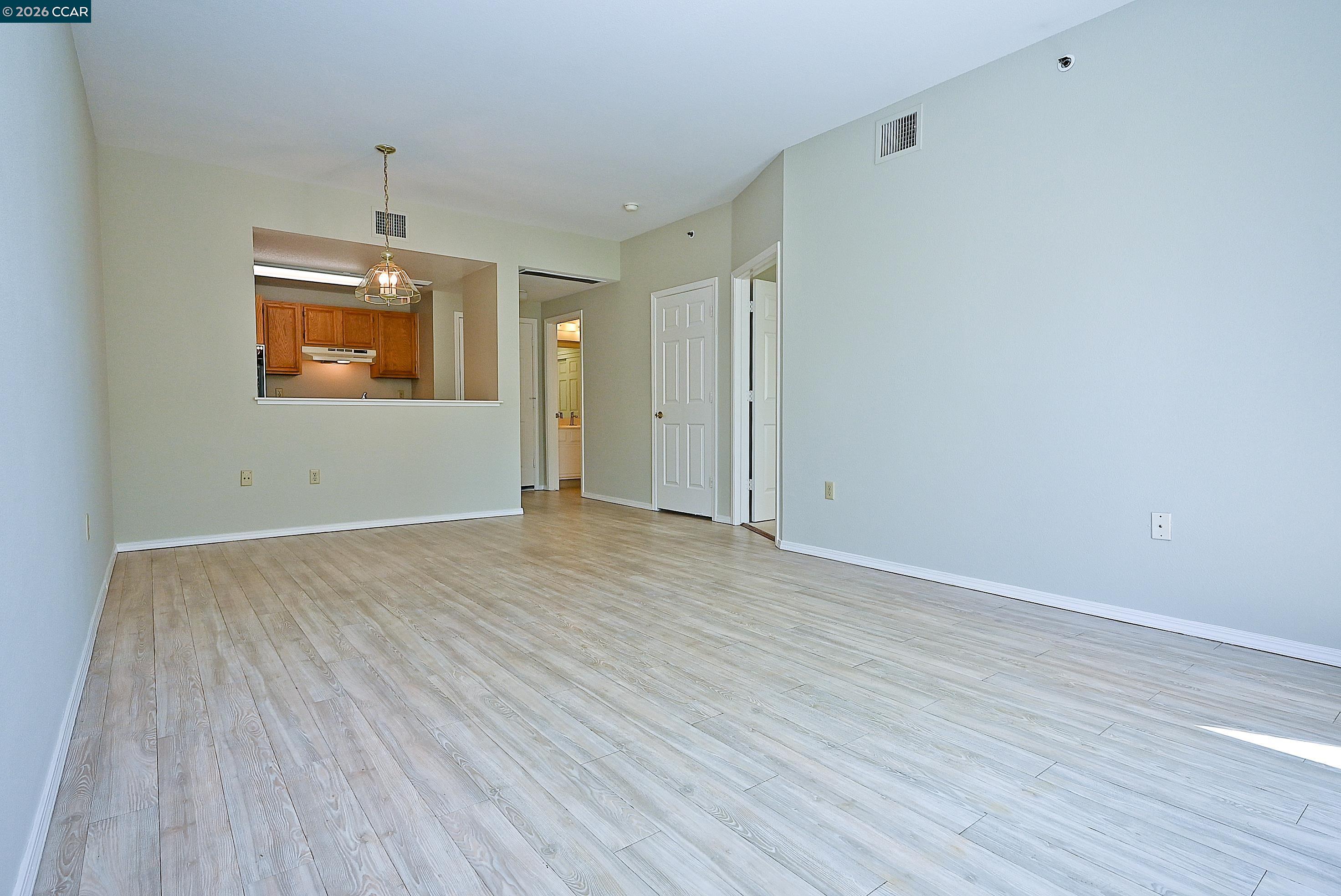 Photo #8: 41133757 Listing: Photo #8