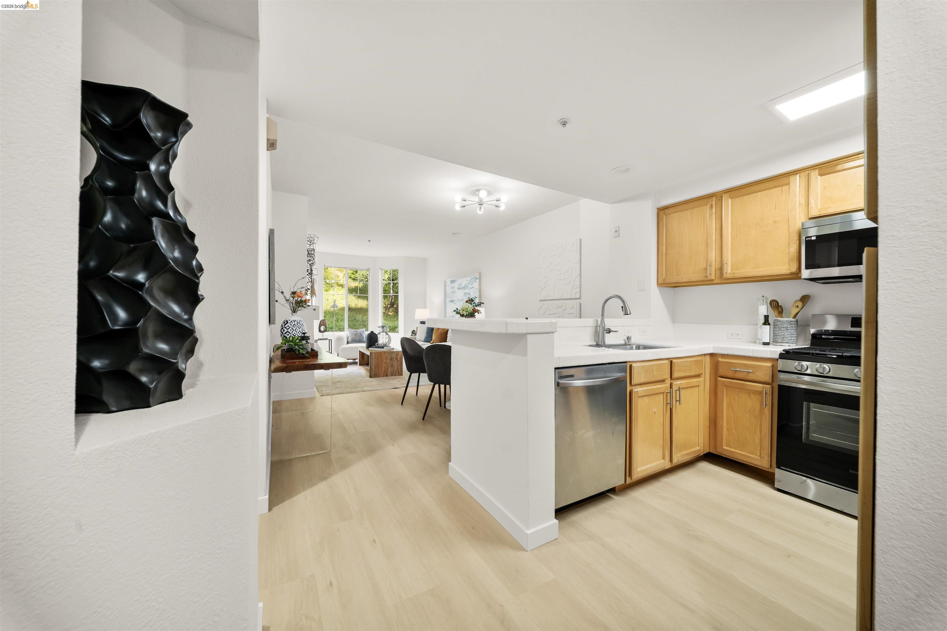 Photo #2: 41133777 Listing: Photo #2