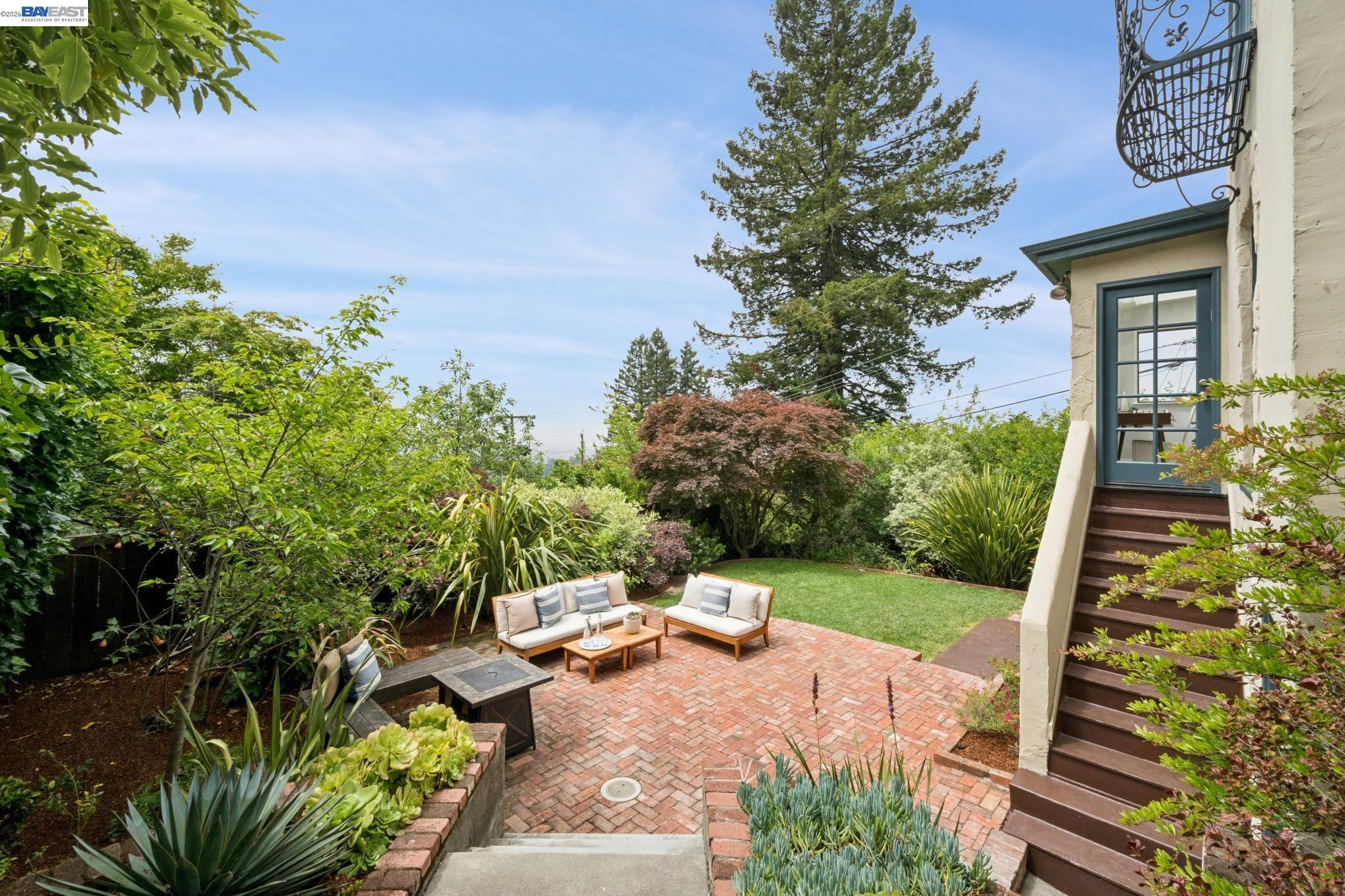 6968 THORNHILL DRIVE, Oakland, CA, 94611