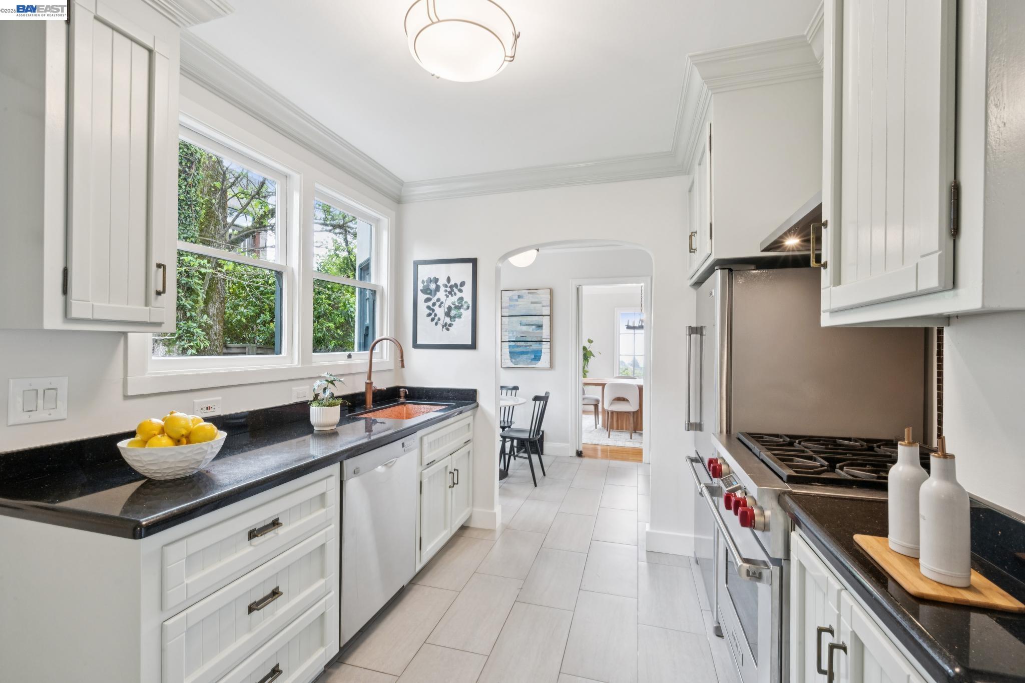 6968 THORNHILL DRIVE, Oakland, CA, 94611