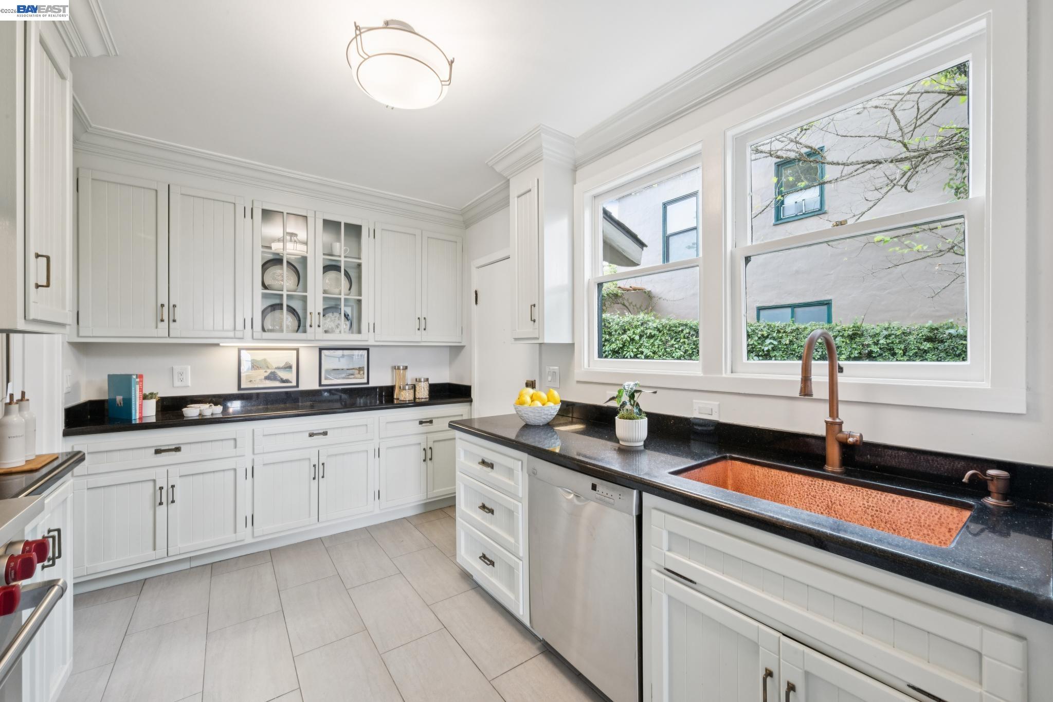 6968 THORNHILL DRIVE, Oakland, CA, 94611