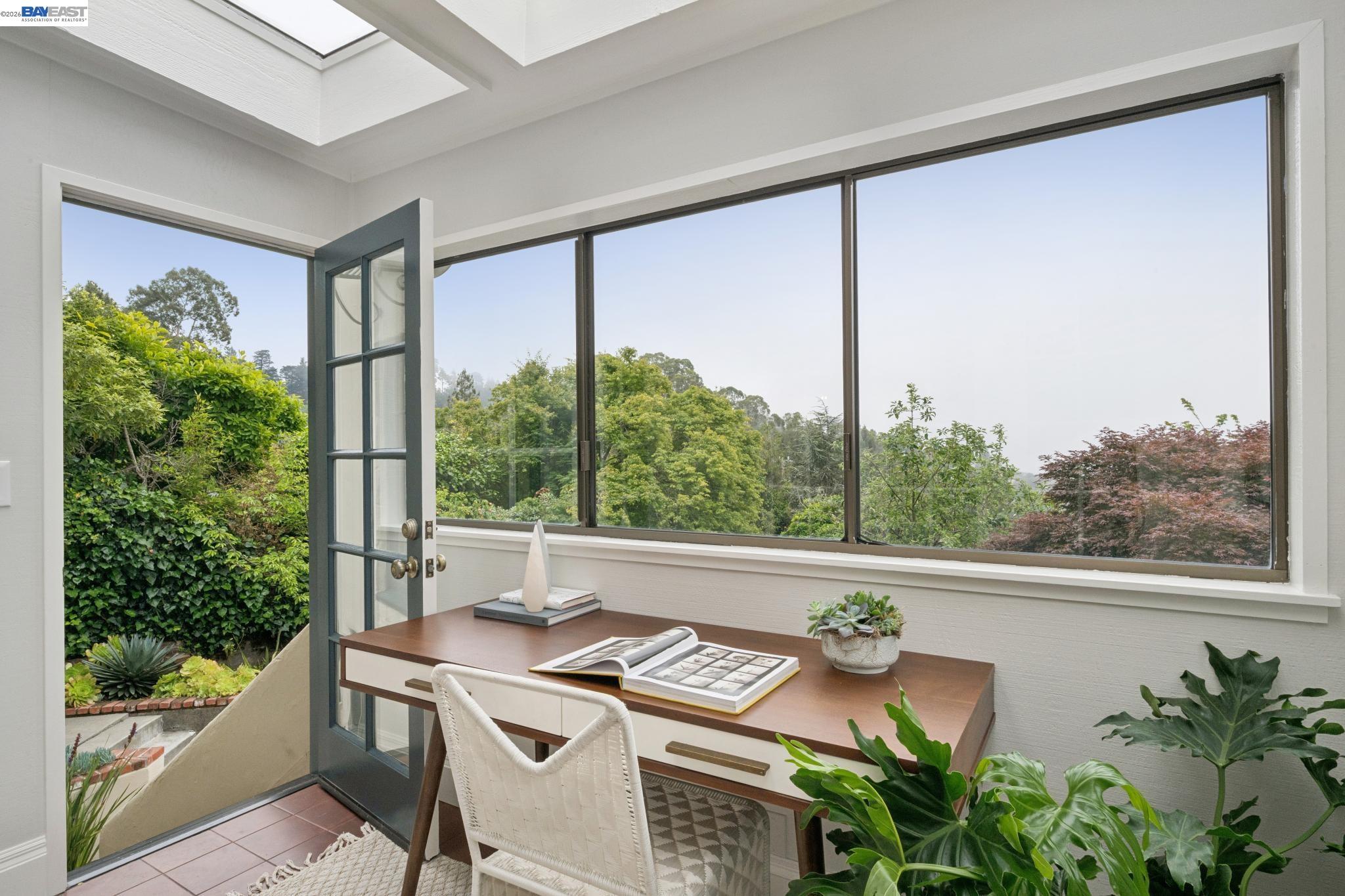 6968 THORNHILL DRIVE, Oakland, CA, 94611