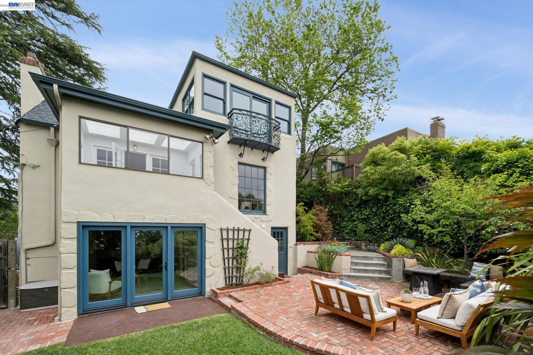 6968 THORNHILL DRIVE, Oakland, CA, 94611