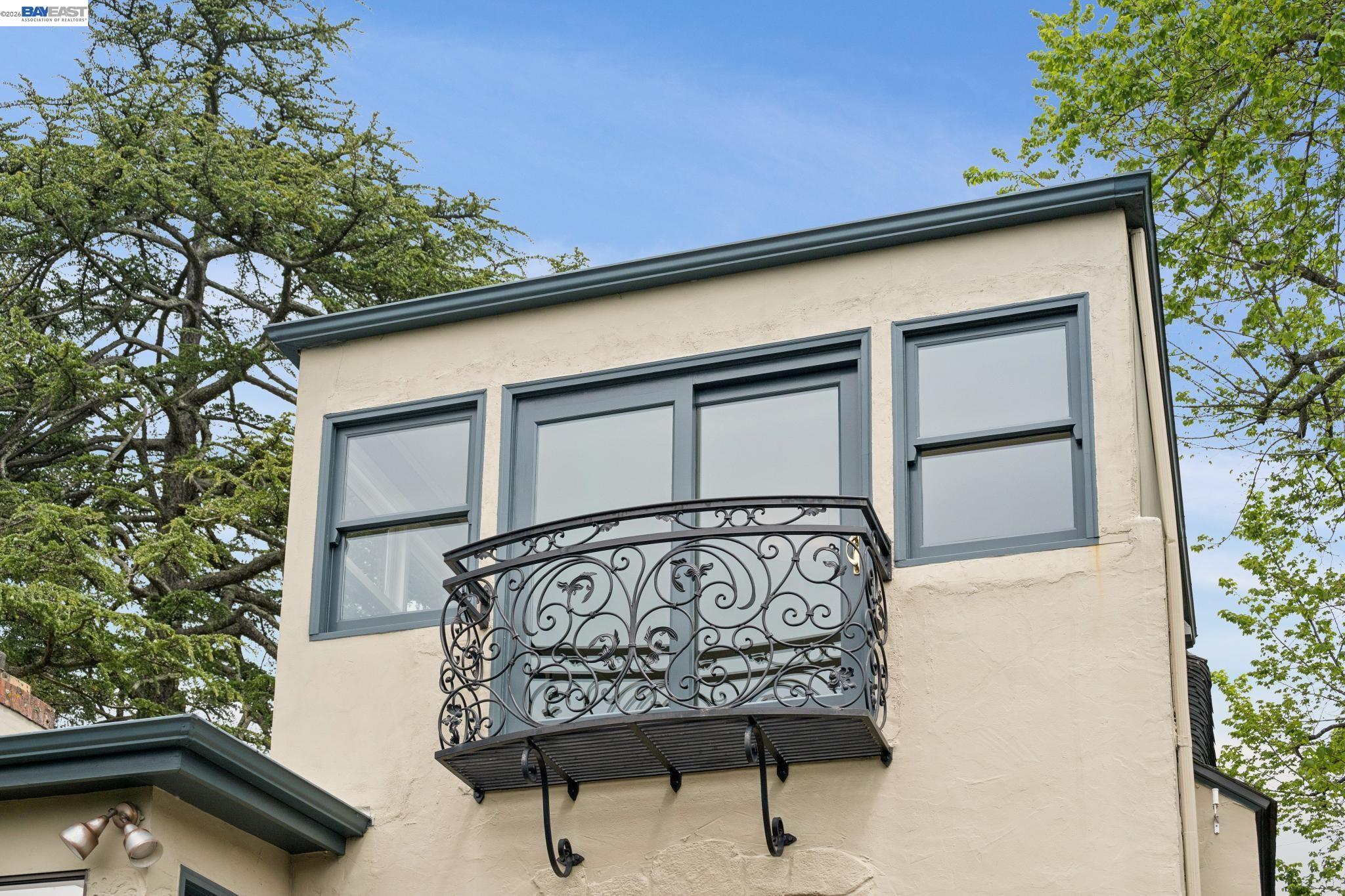 6968 THORNHILL DRIVE, Oakland, CA, 94611