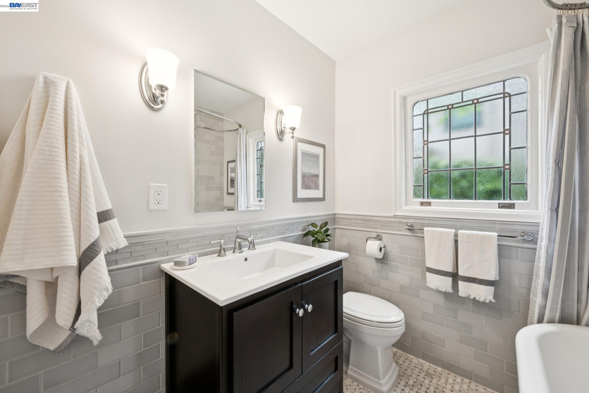 6968 THORNHILL DRIVE, Oakland, CA, 94611