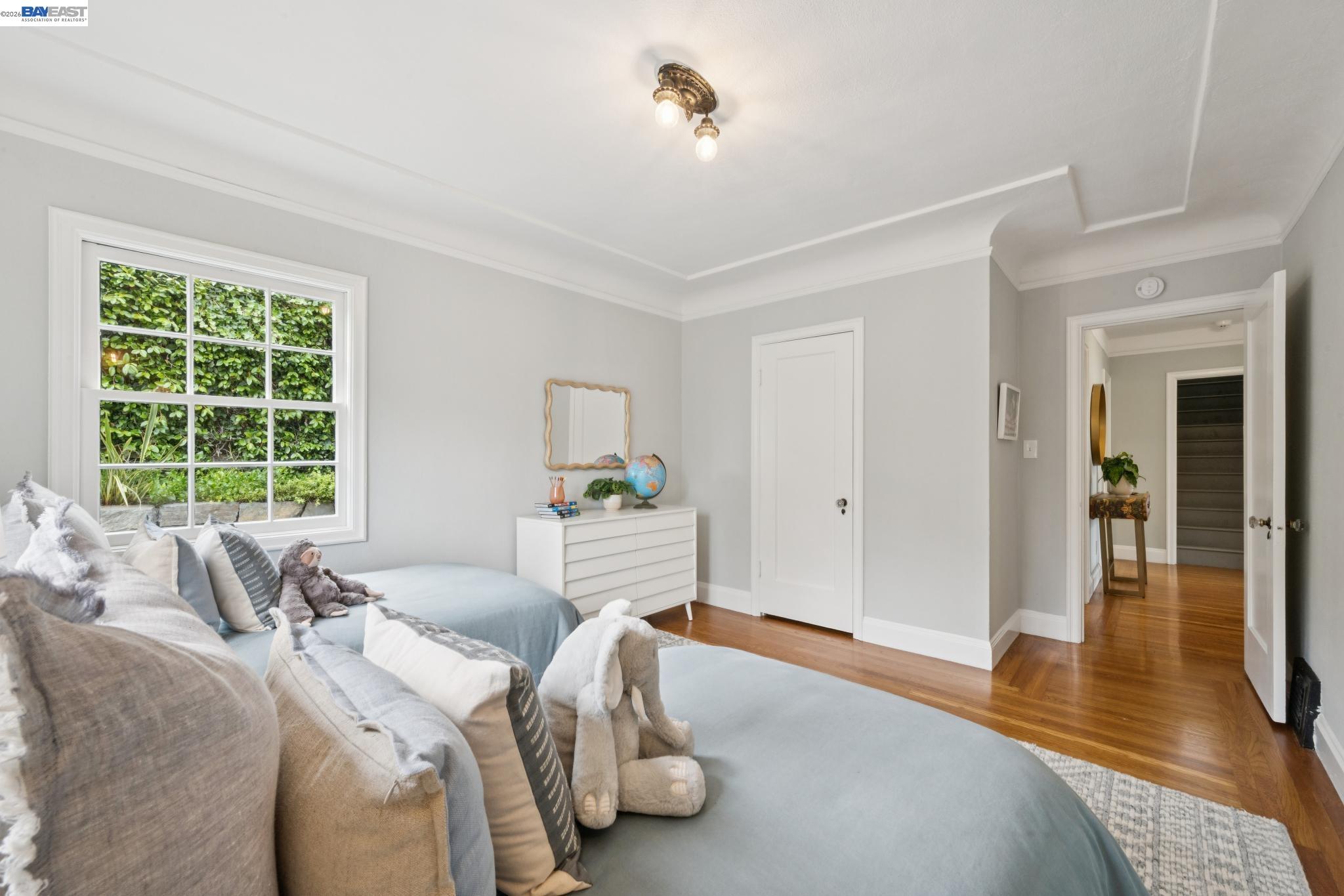 6968 THORNHILL DRIVE, Oakland, CA, 94611