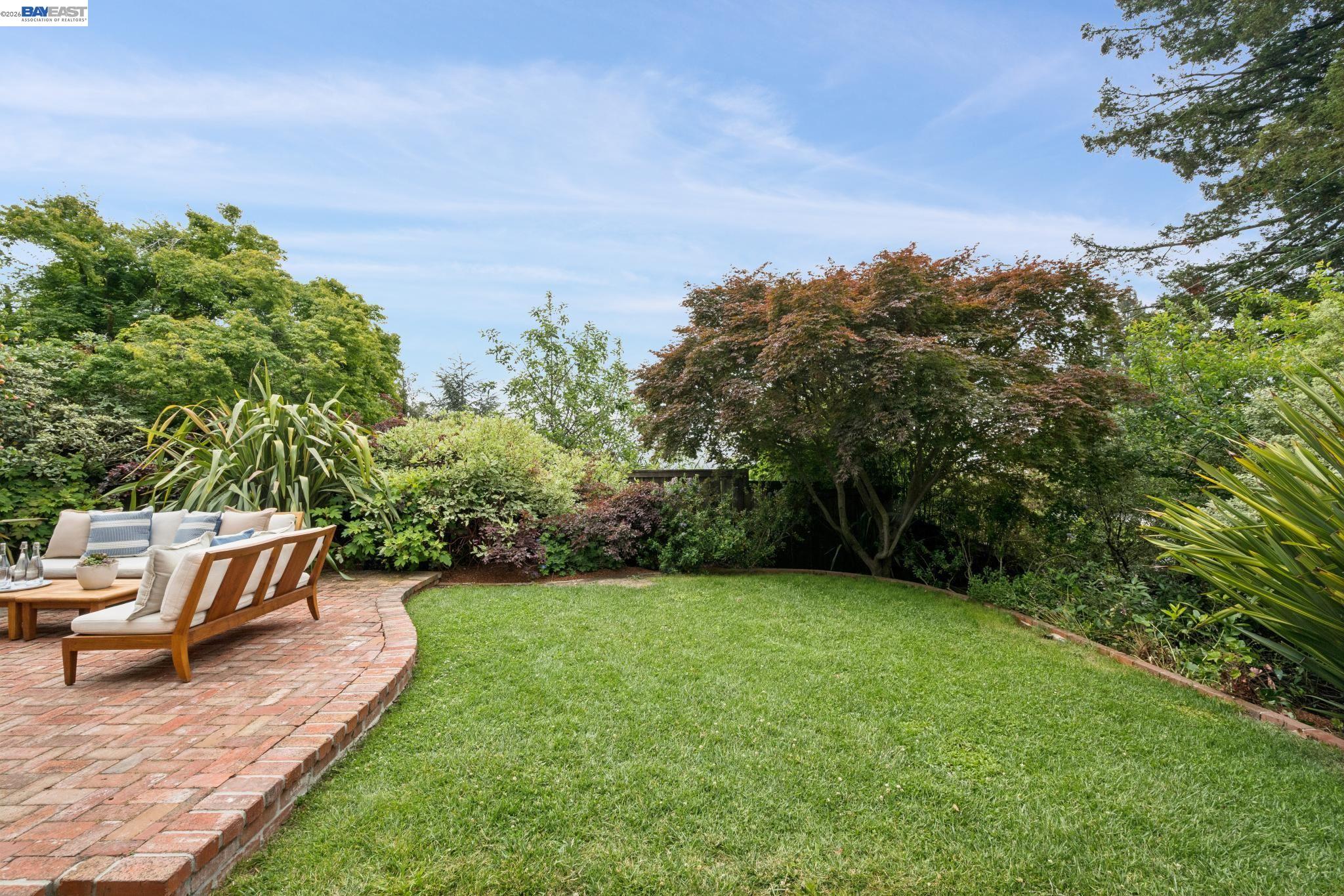 6968 THORNHILL DRIVE, Oakland, CA, 94611