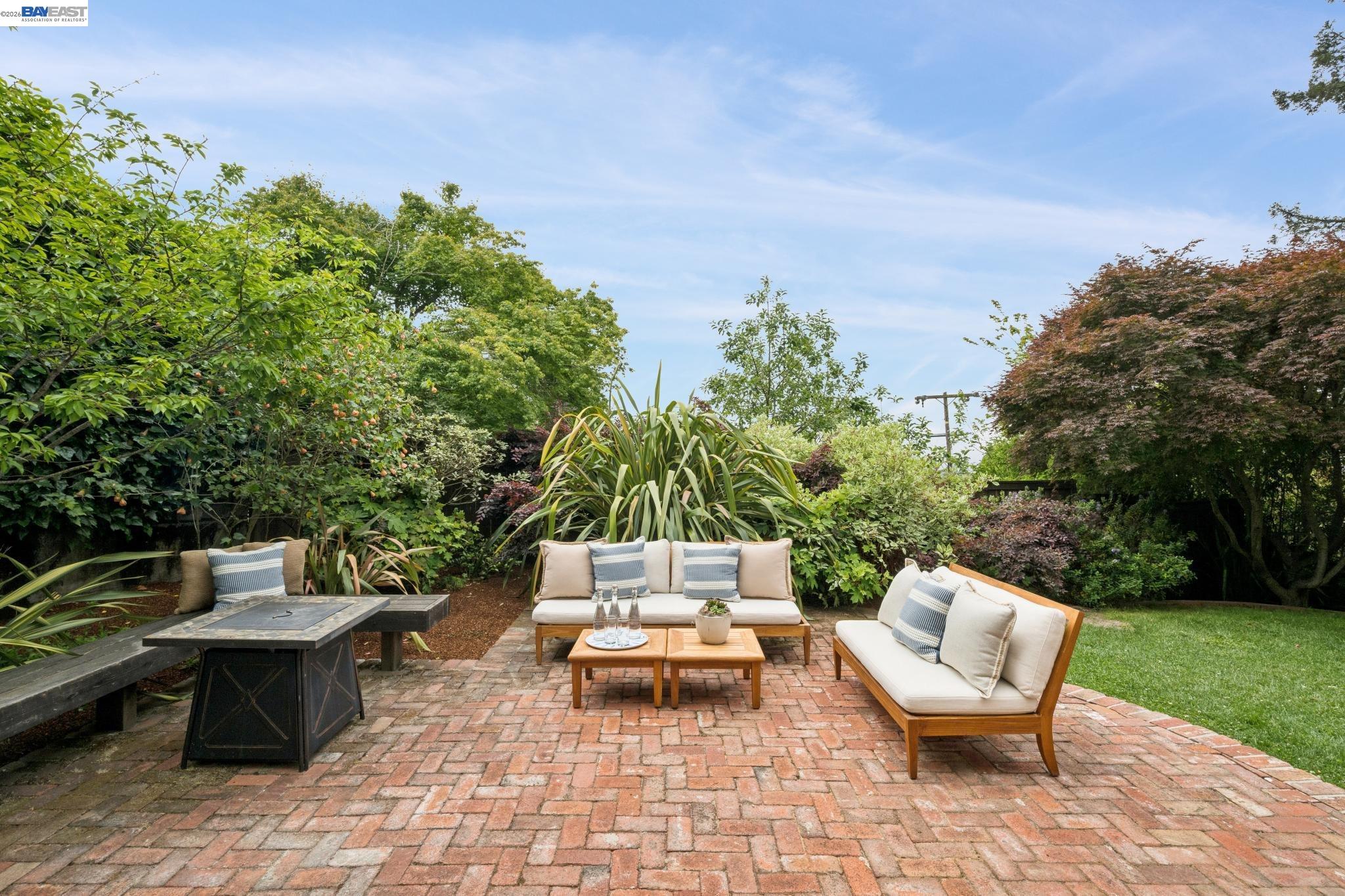 6968 THORNHILL DRIVE, Oakland, CA, 94611