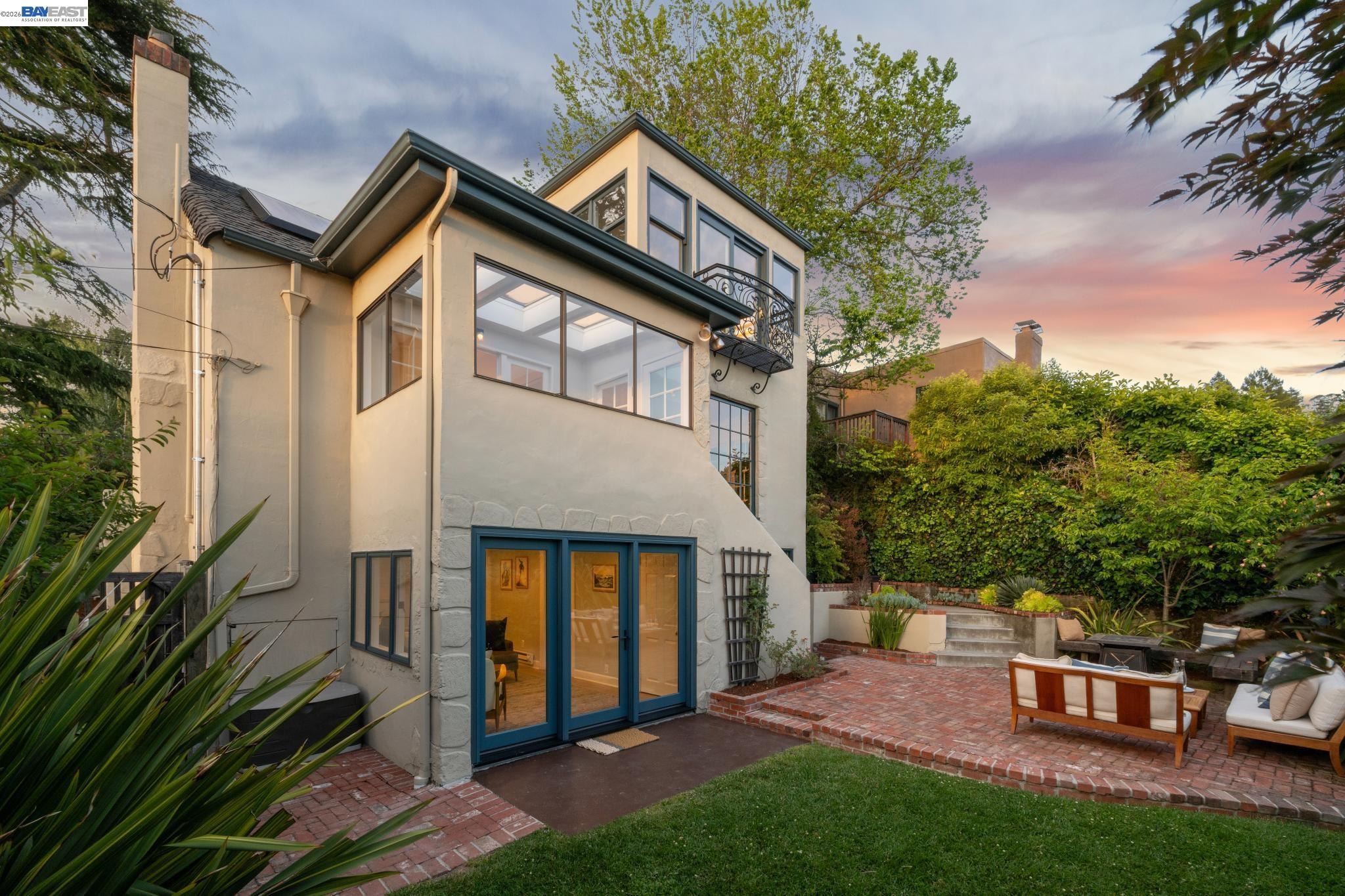 6968 THORNHILL DRIVE, Oakland, CA, 94611