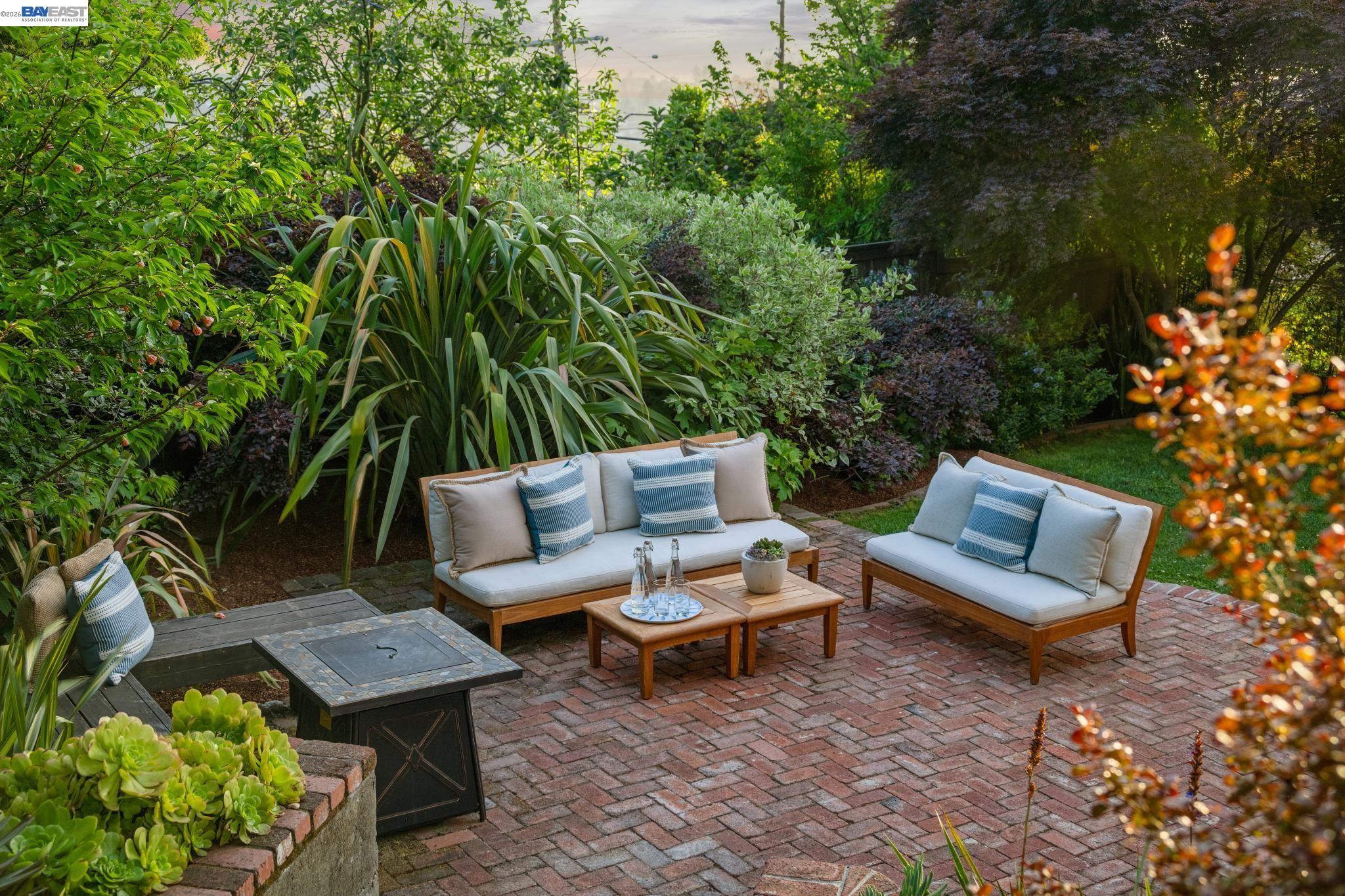 6968 THORNHILL DRIVE, Oakland, CA, 94611