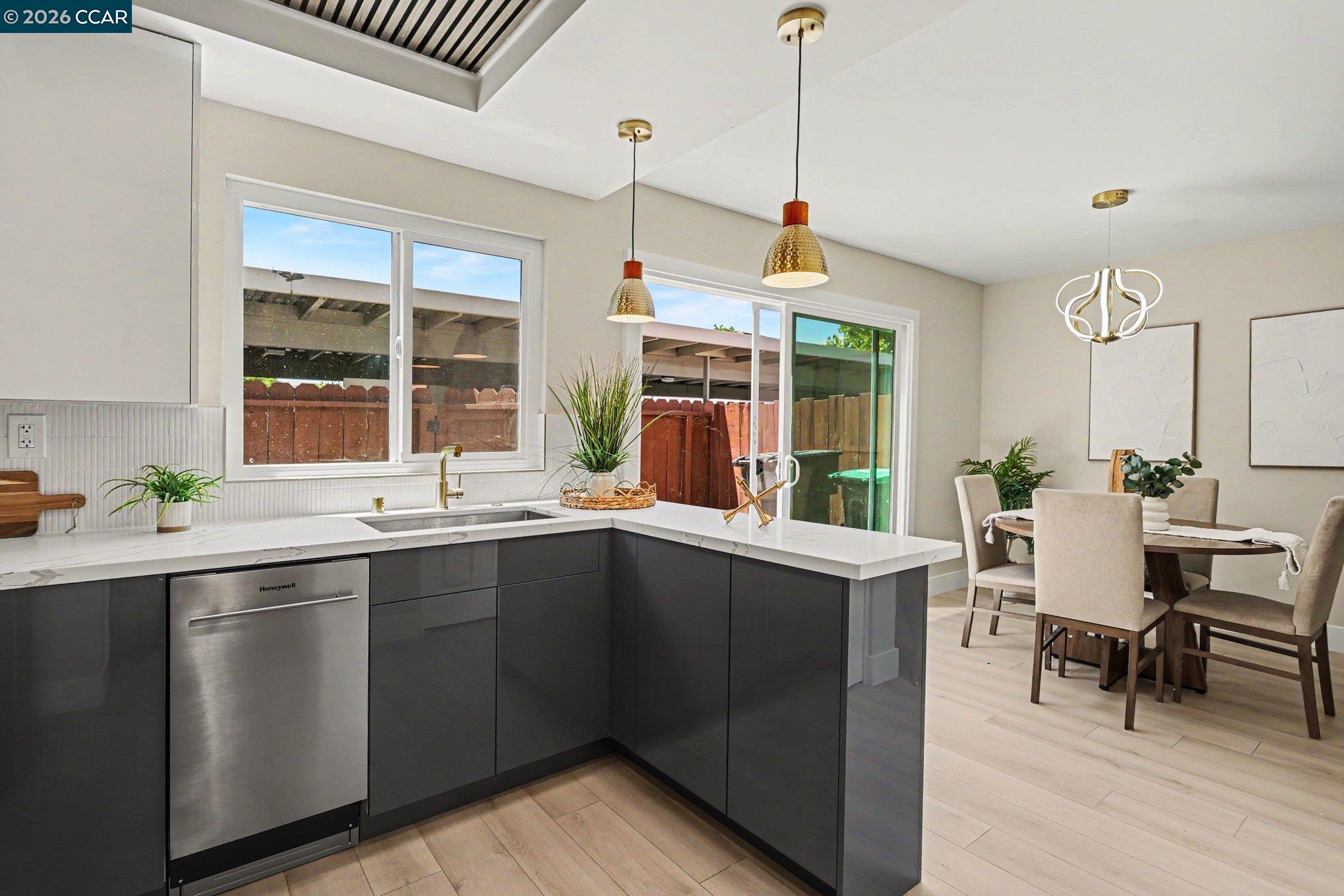 Photo #2: 41133822 Listing: Photo #2
