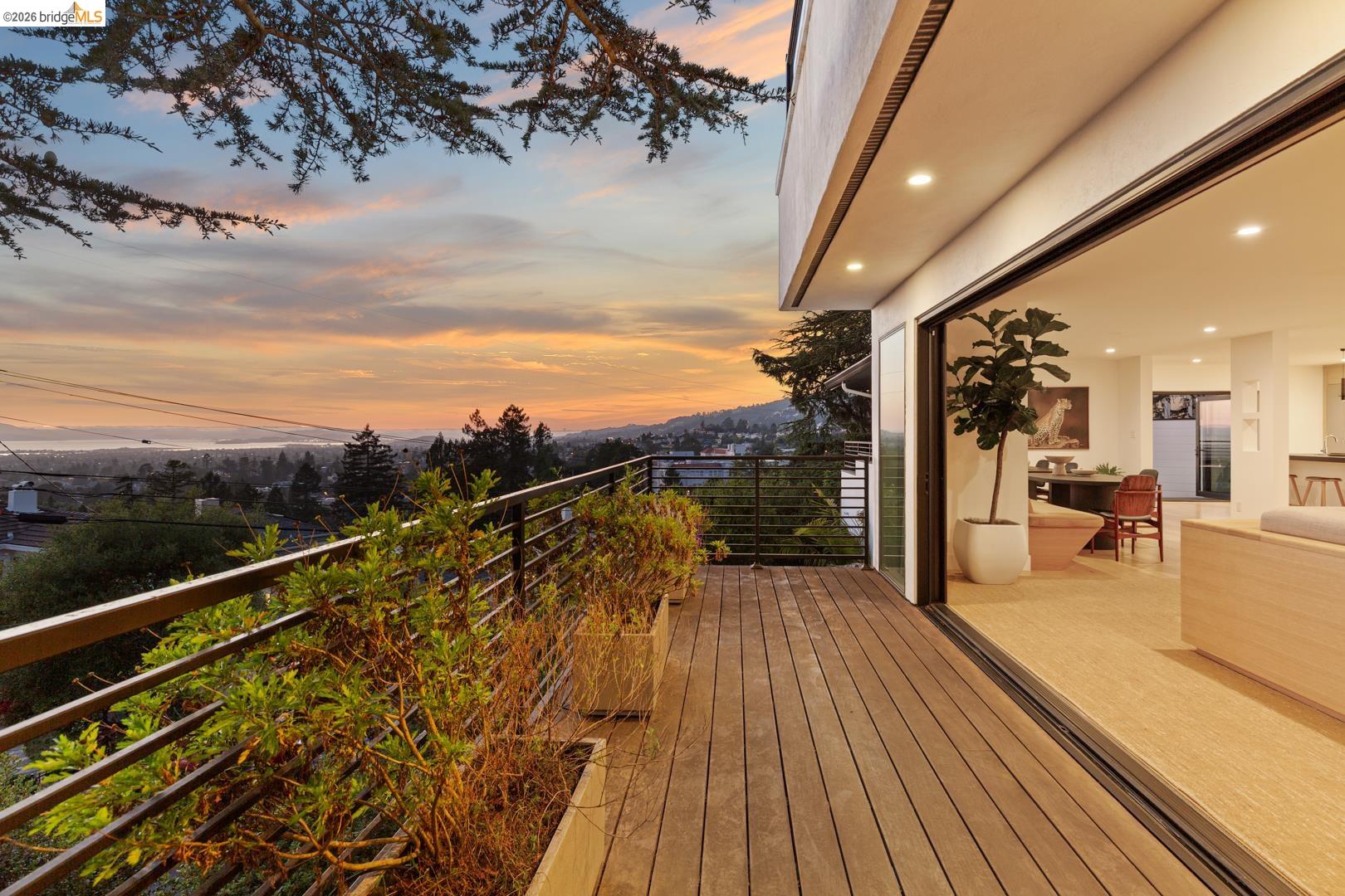 442 Pinewood Rd. 20019 CA