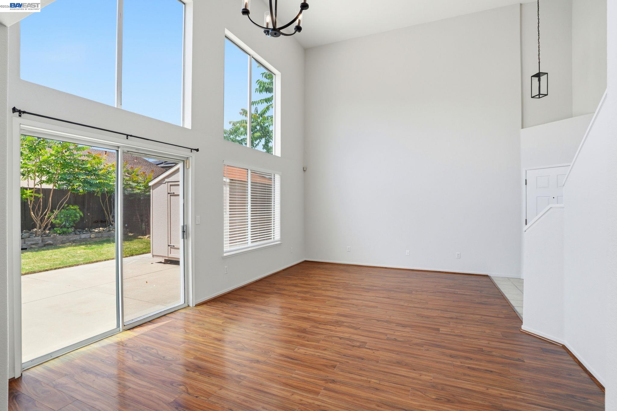 419 Pioneer Ave, Manteca CA 95336 — photo 2