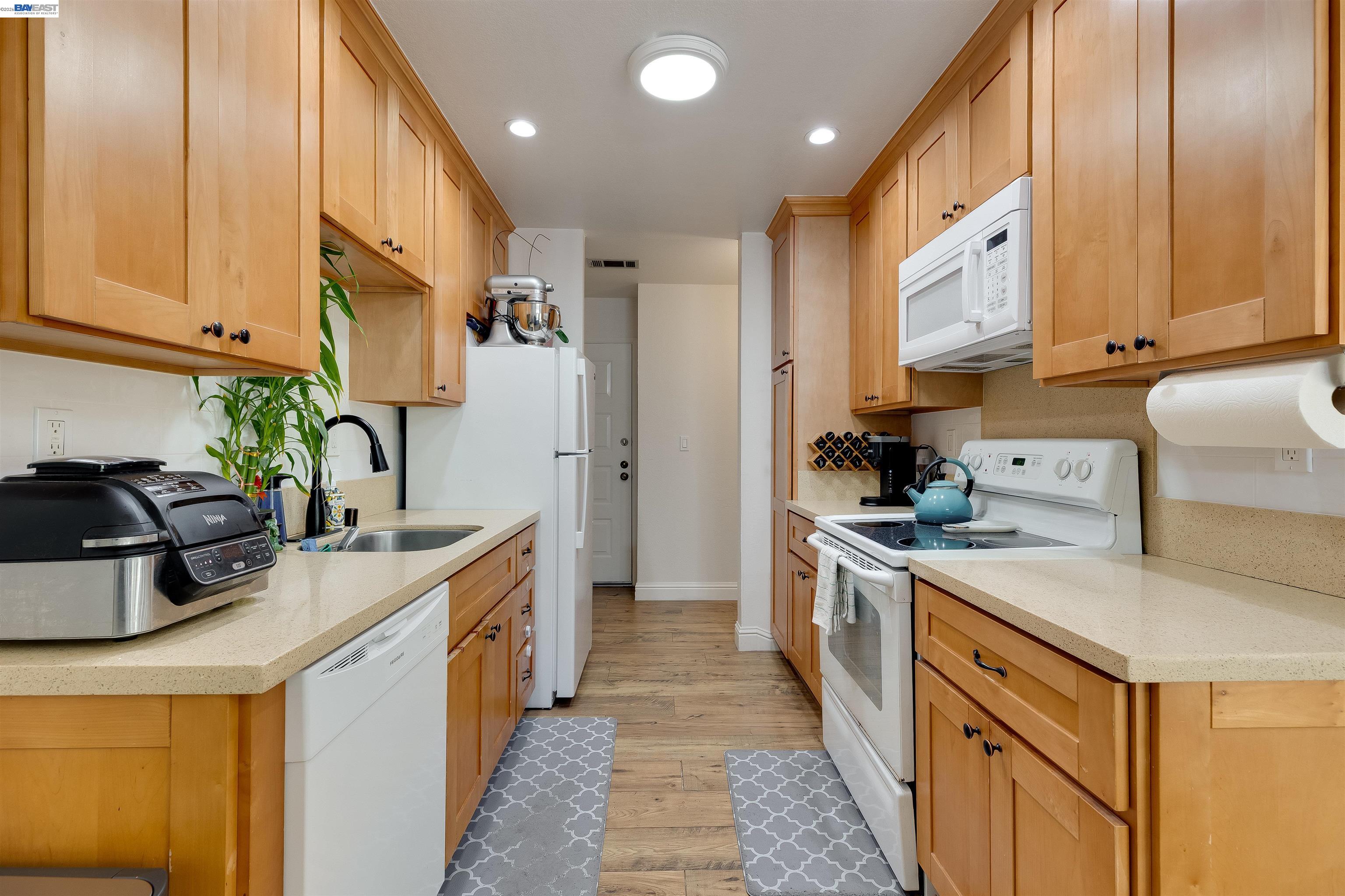 Photo #8: 41133846 Listing: Photo #8