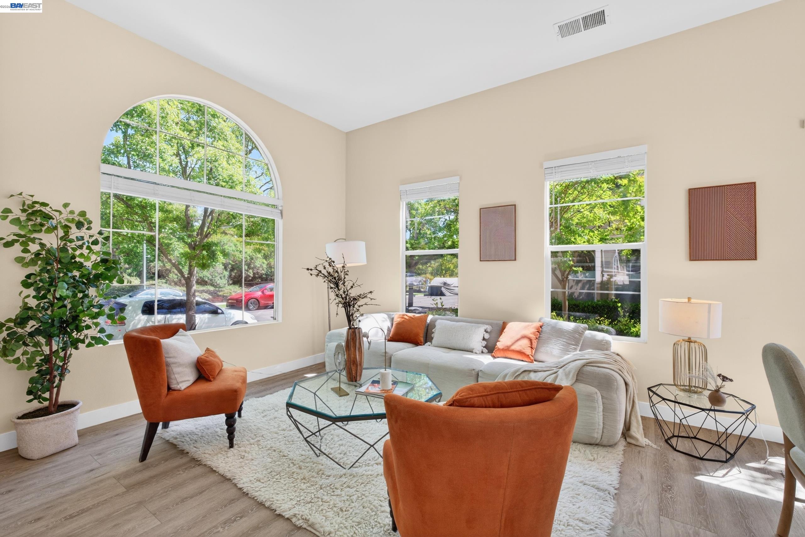 Photo #8: 41133878 Listing: Photo #8
