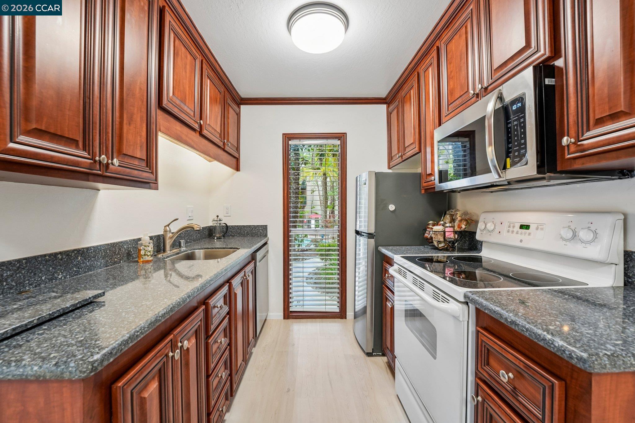 Photo #2: 41133943 Listing: Photo #2