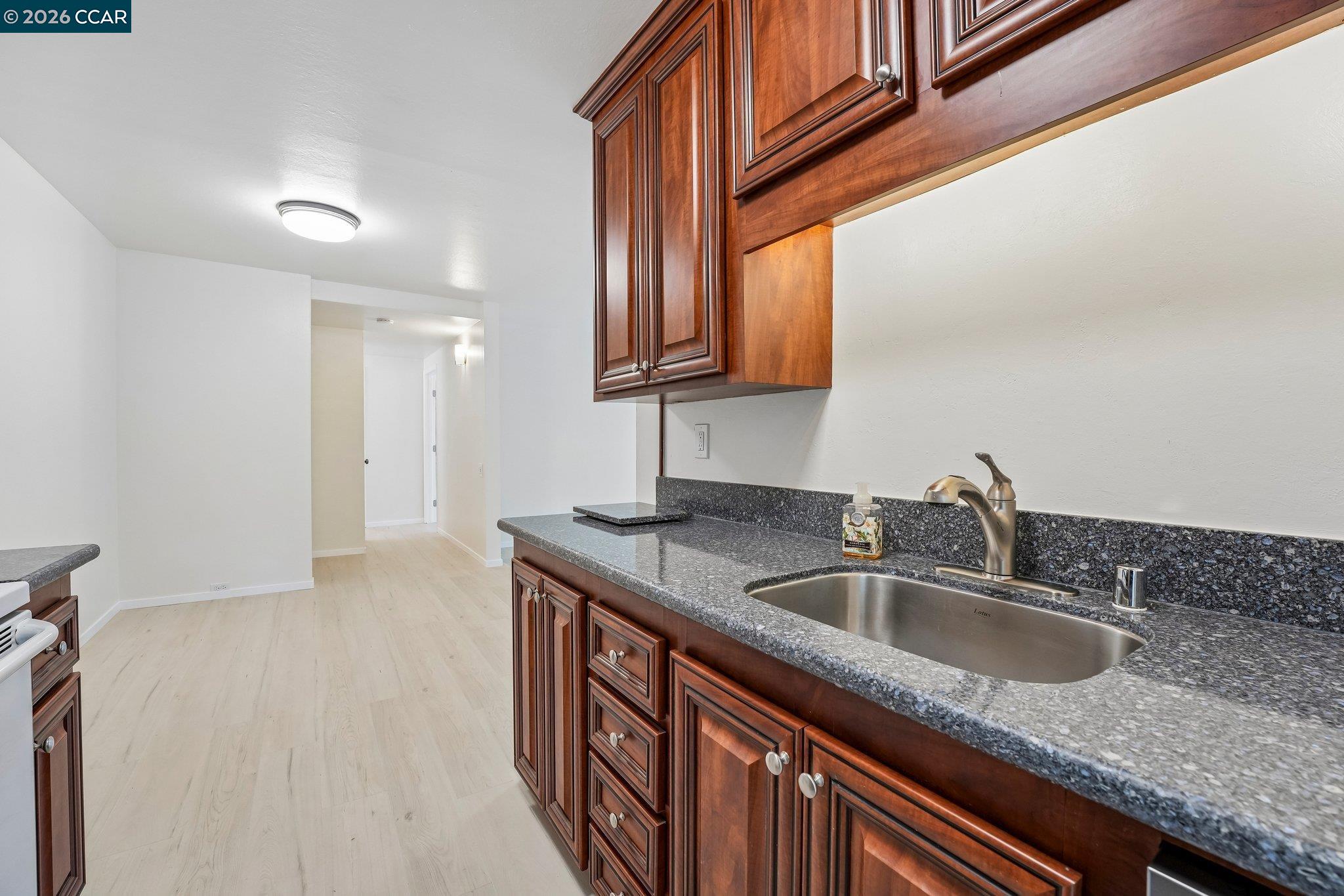 Photo #6: 41133943 Listing: Photo #6
