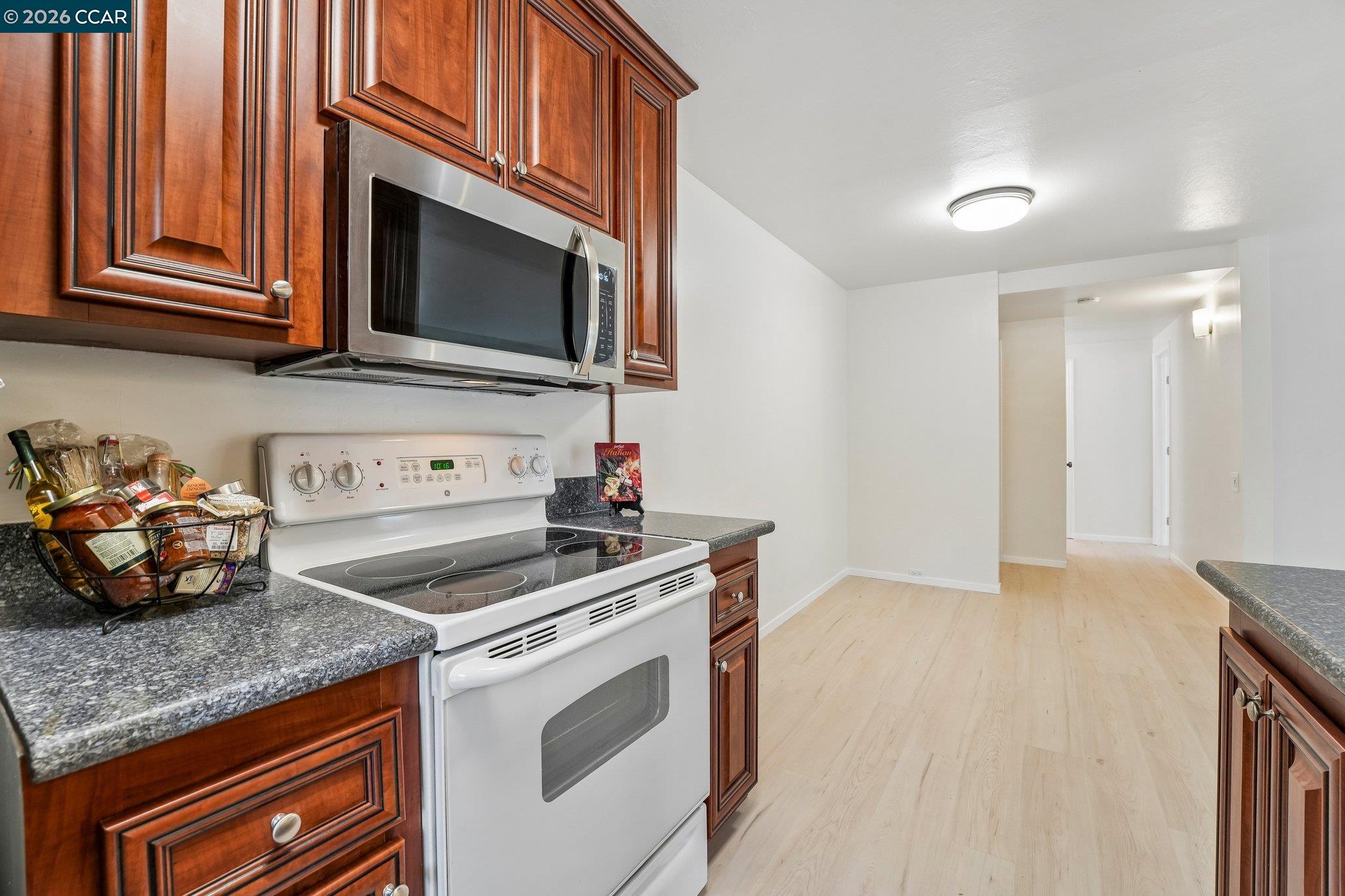 Photo #8: 41133943 Listing: Photo #8