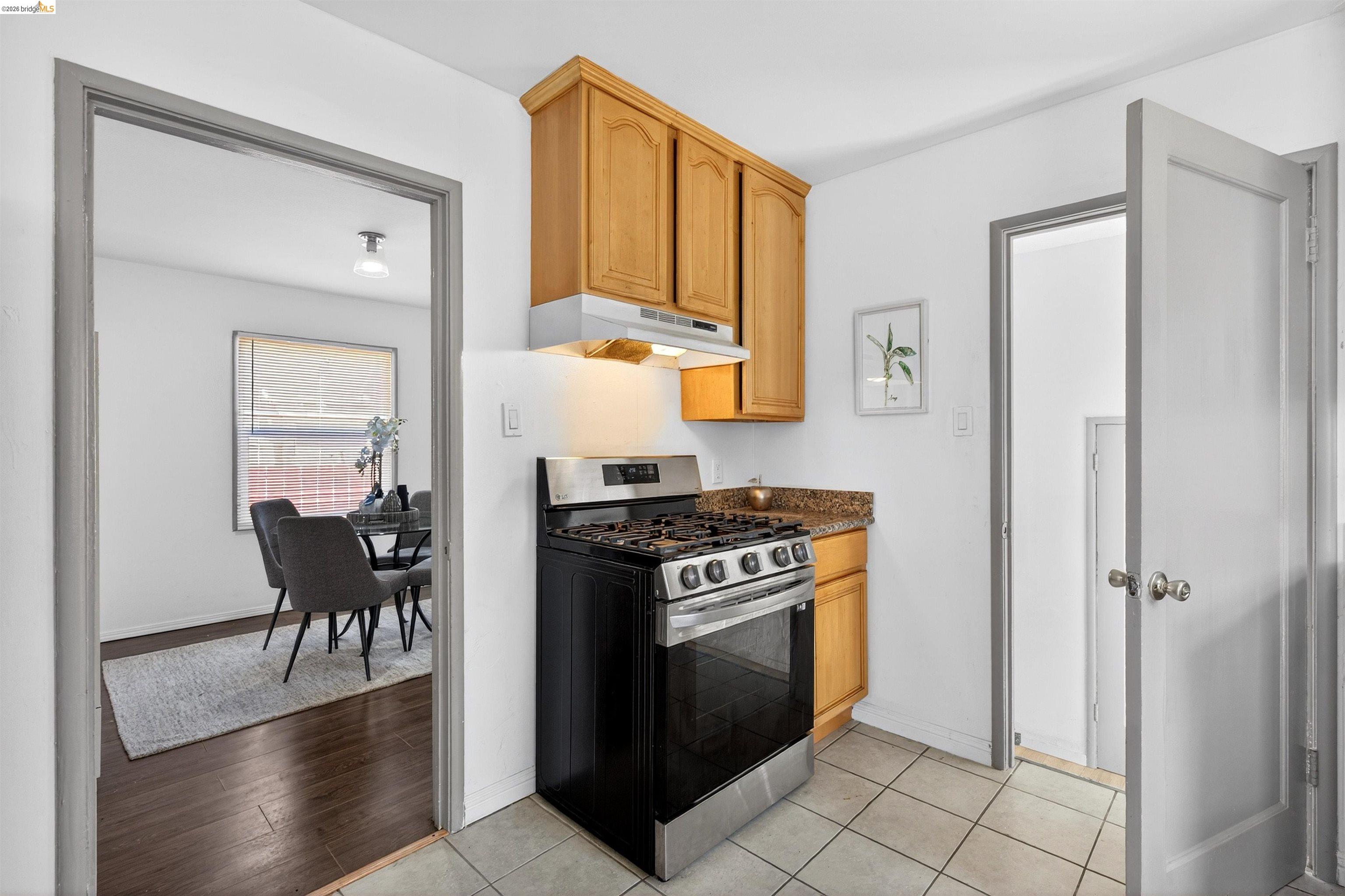1137 Seminary Ave, Oakland CA 94621 — photo 5