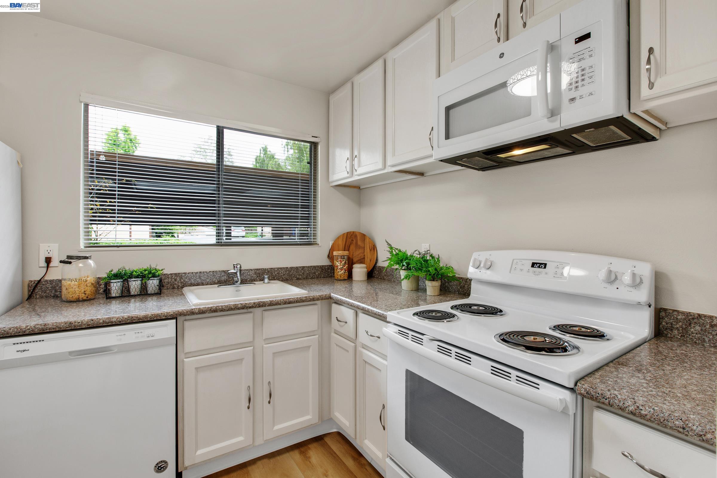 Photo #8: 41134044 Listing: Photo #8