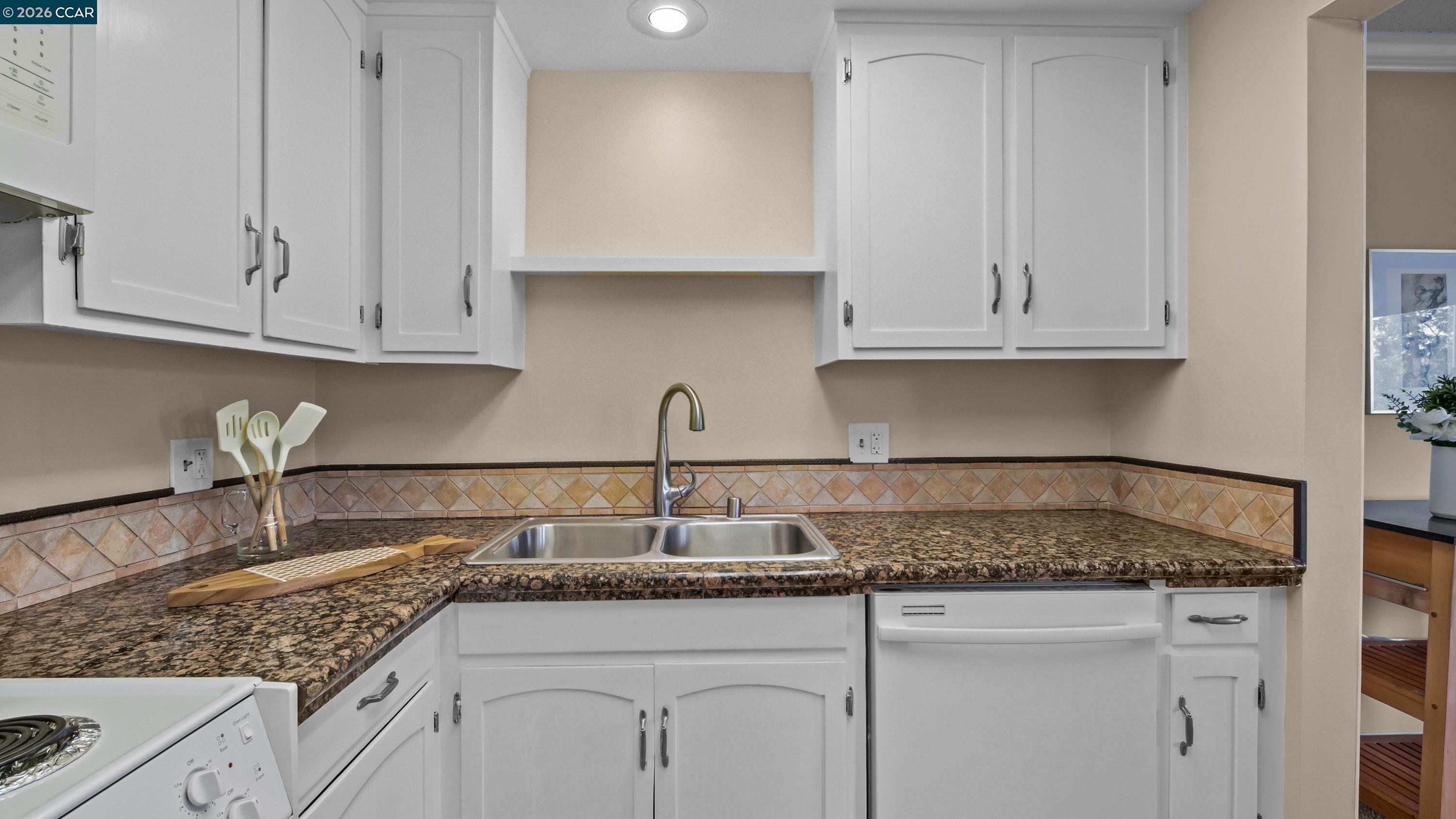 Photo #6: 41134120 Listing: Photo #6