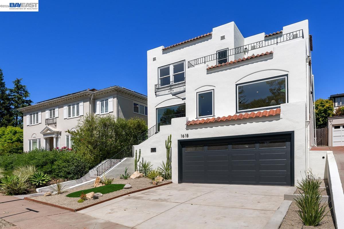 1618 Grand Ave