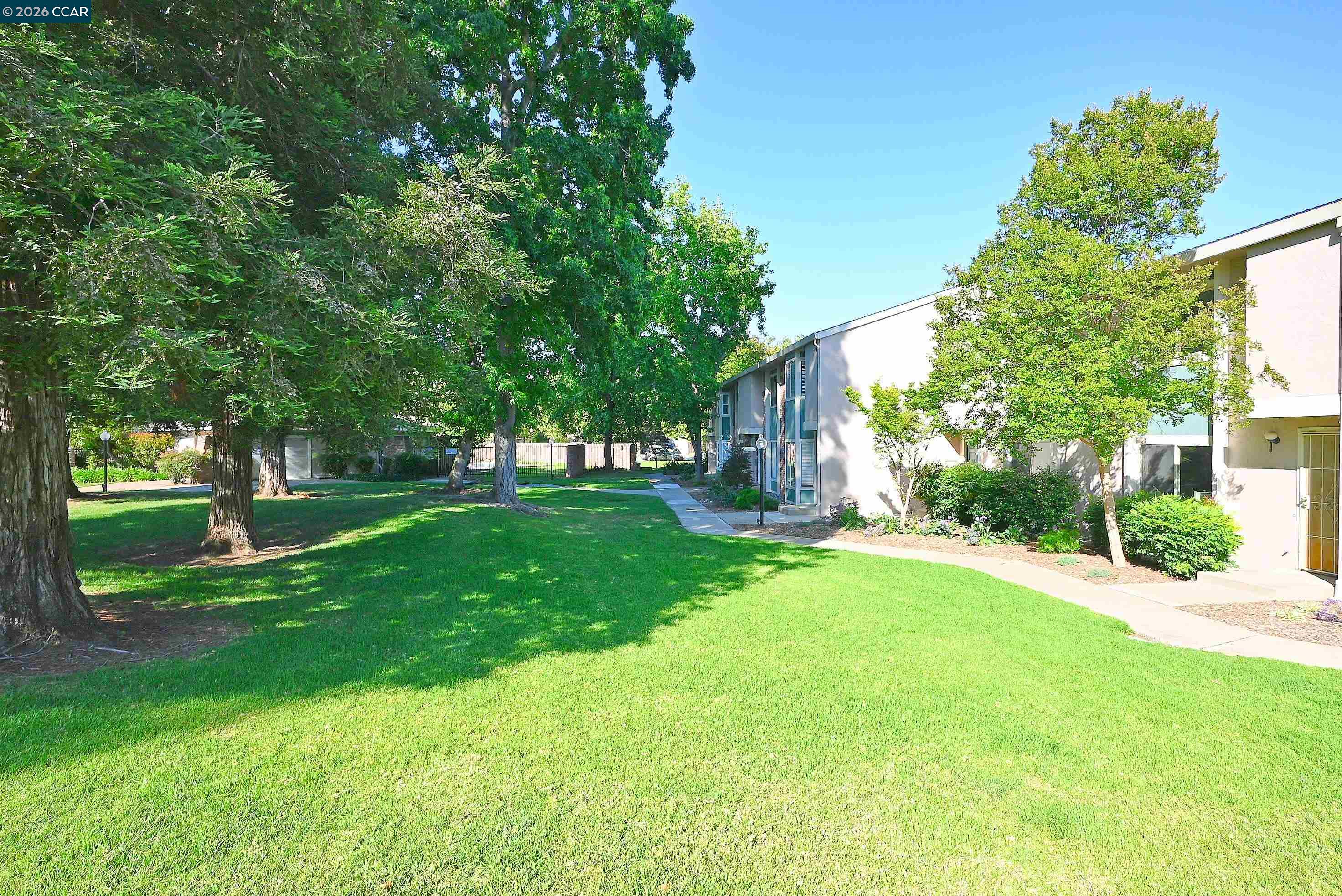 Photo #3: 41134226 Listing: Photo #3