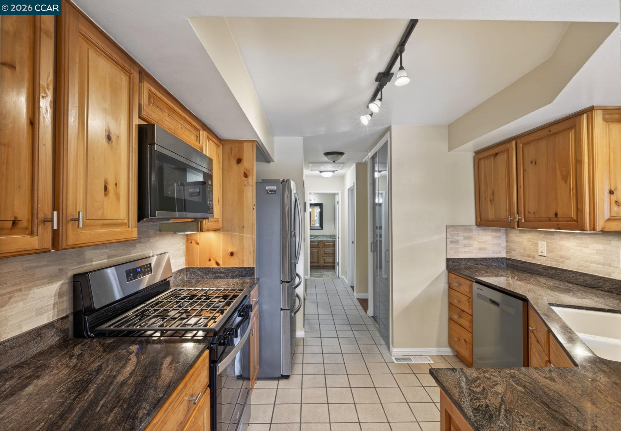 Photo #9: 41134252 Listing: Photo #9