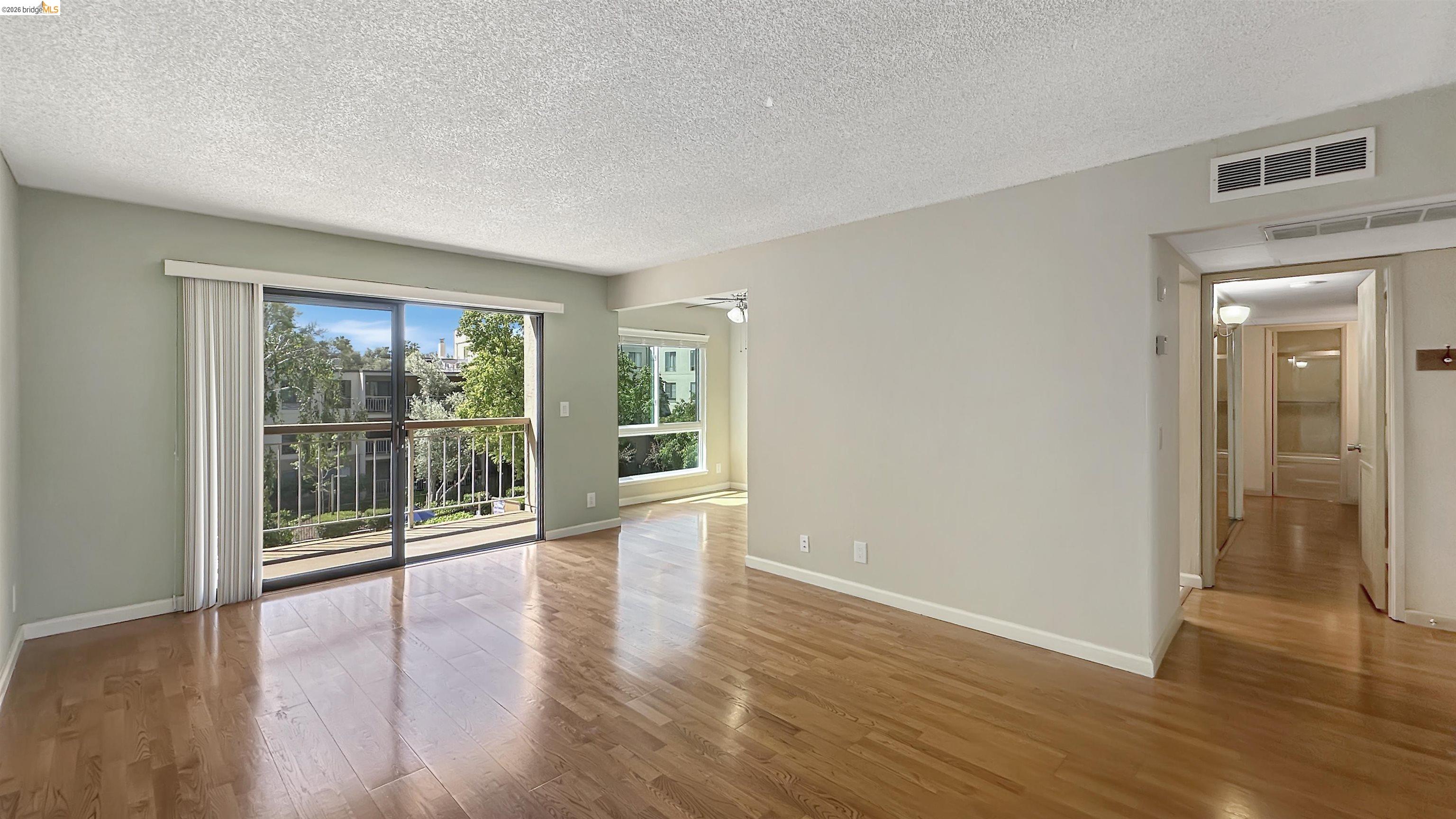 Photo #4: 41134261 Listing: Photo #4