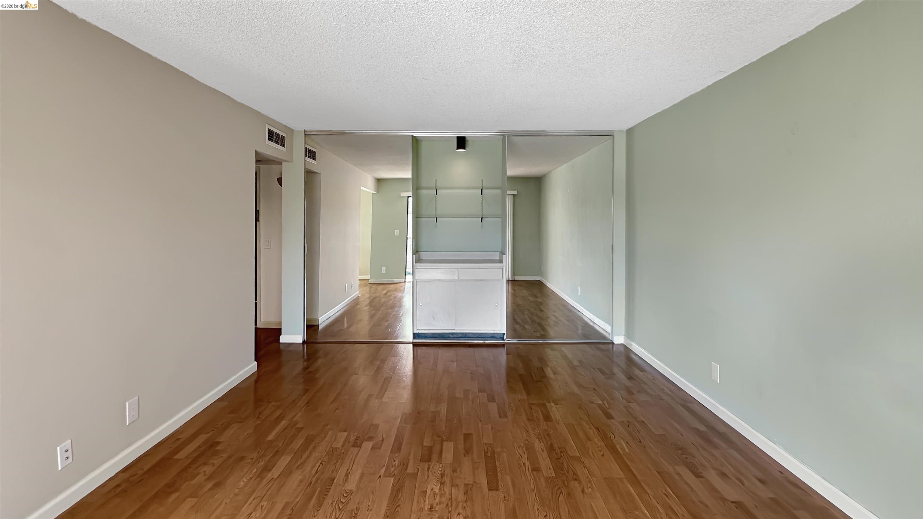 Photo #8: 41134261 Listing: Photo #8