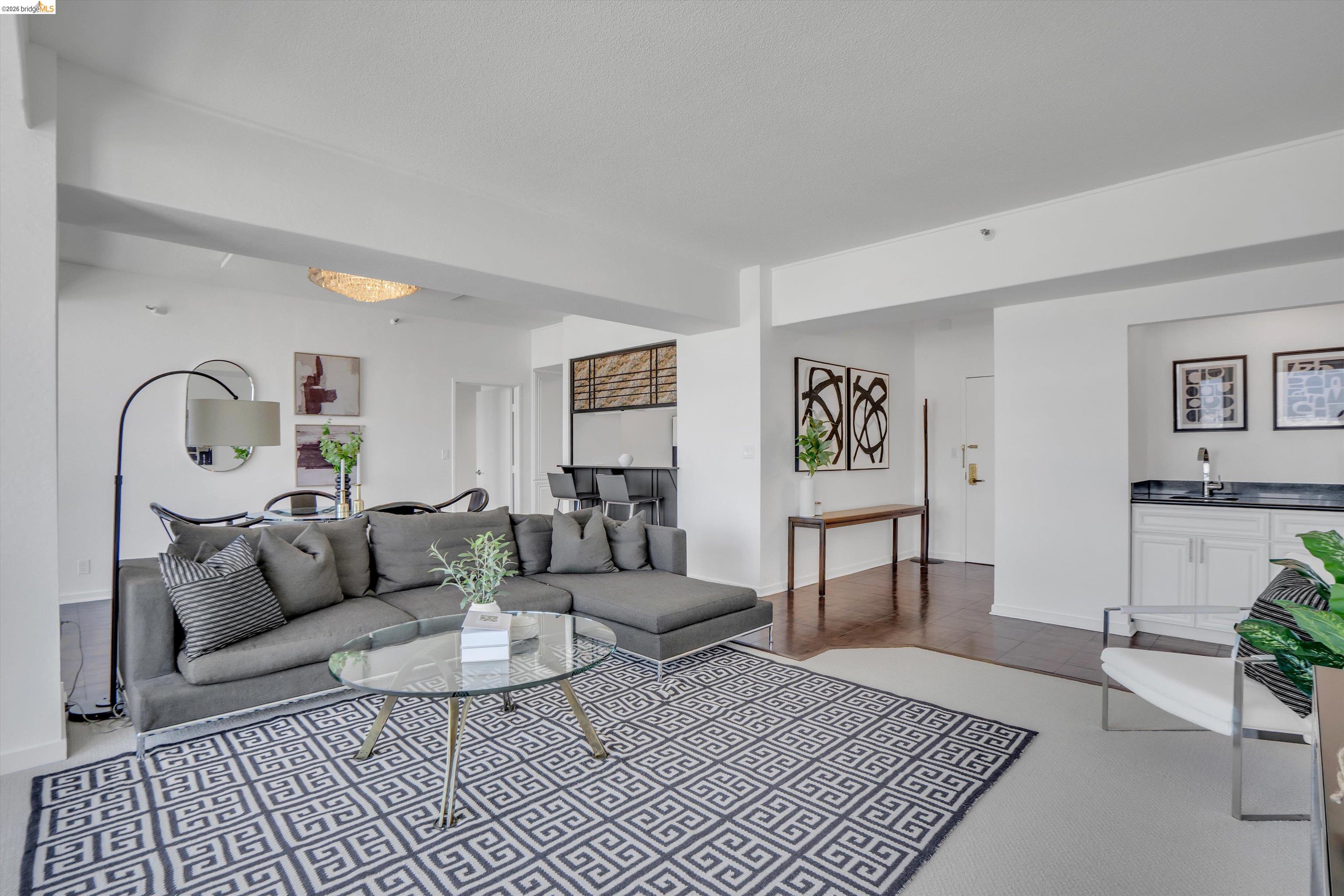 Photo #8: 41134263 Listing: Photo #8