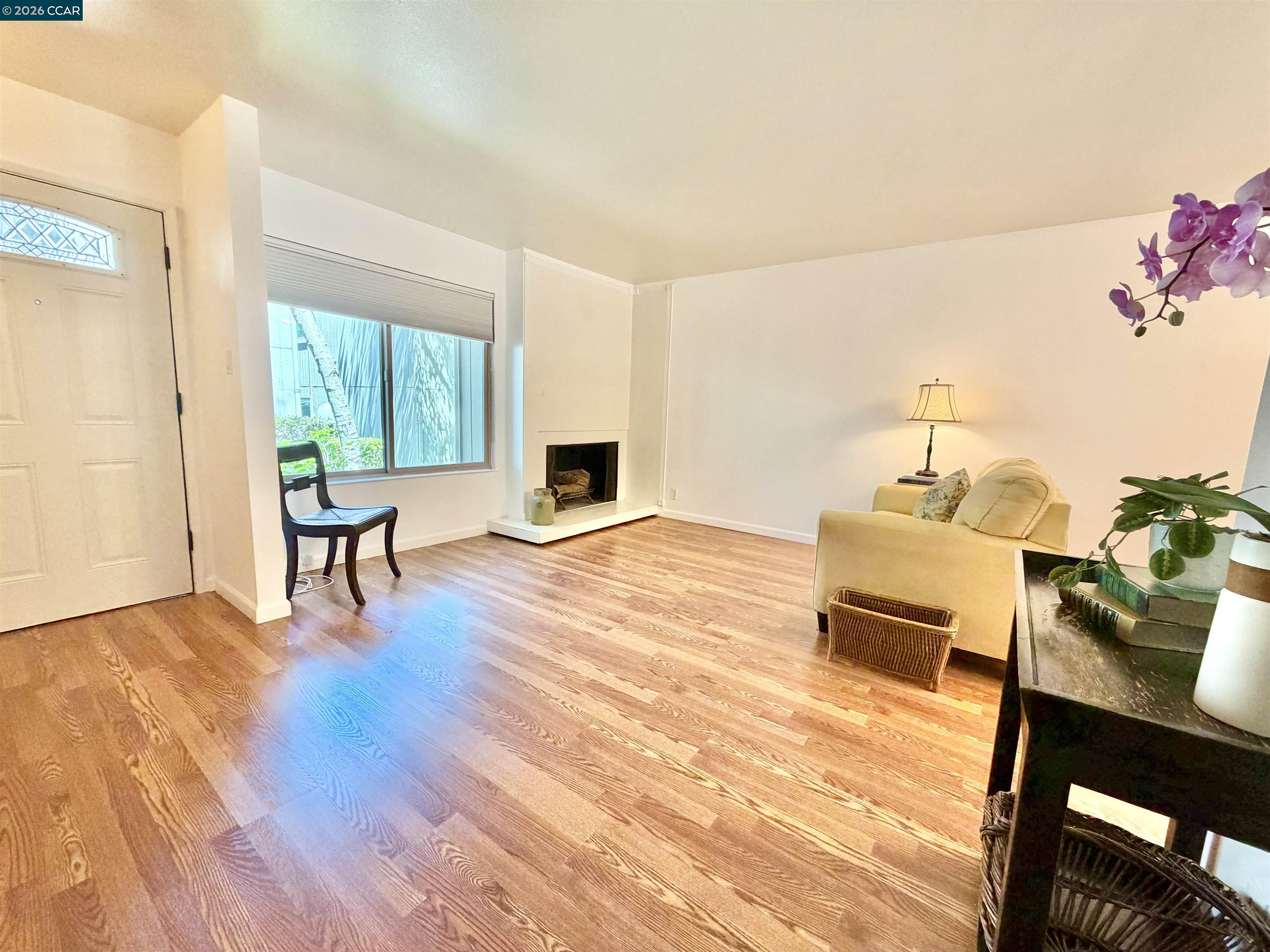 Photo #4: 41134272 Listing: Photo #4