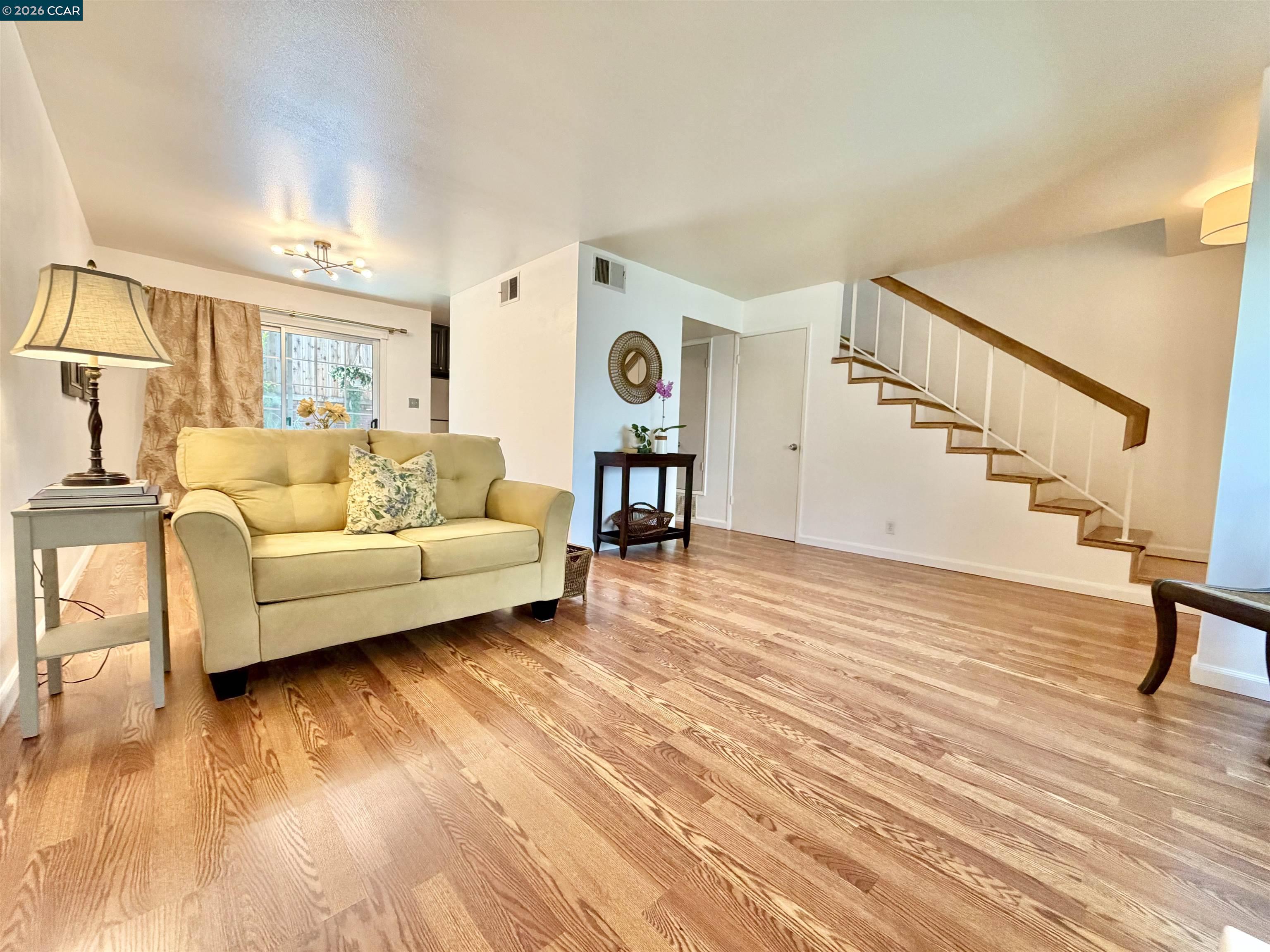 Photo #5: 41134272 Listing: Photo #5