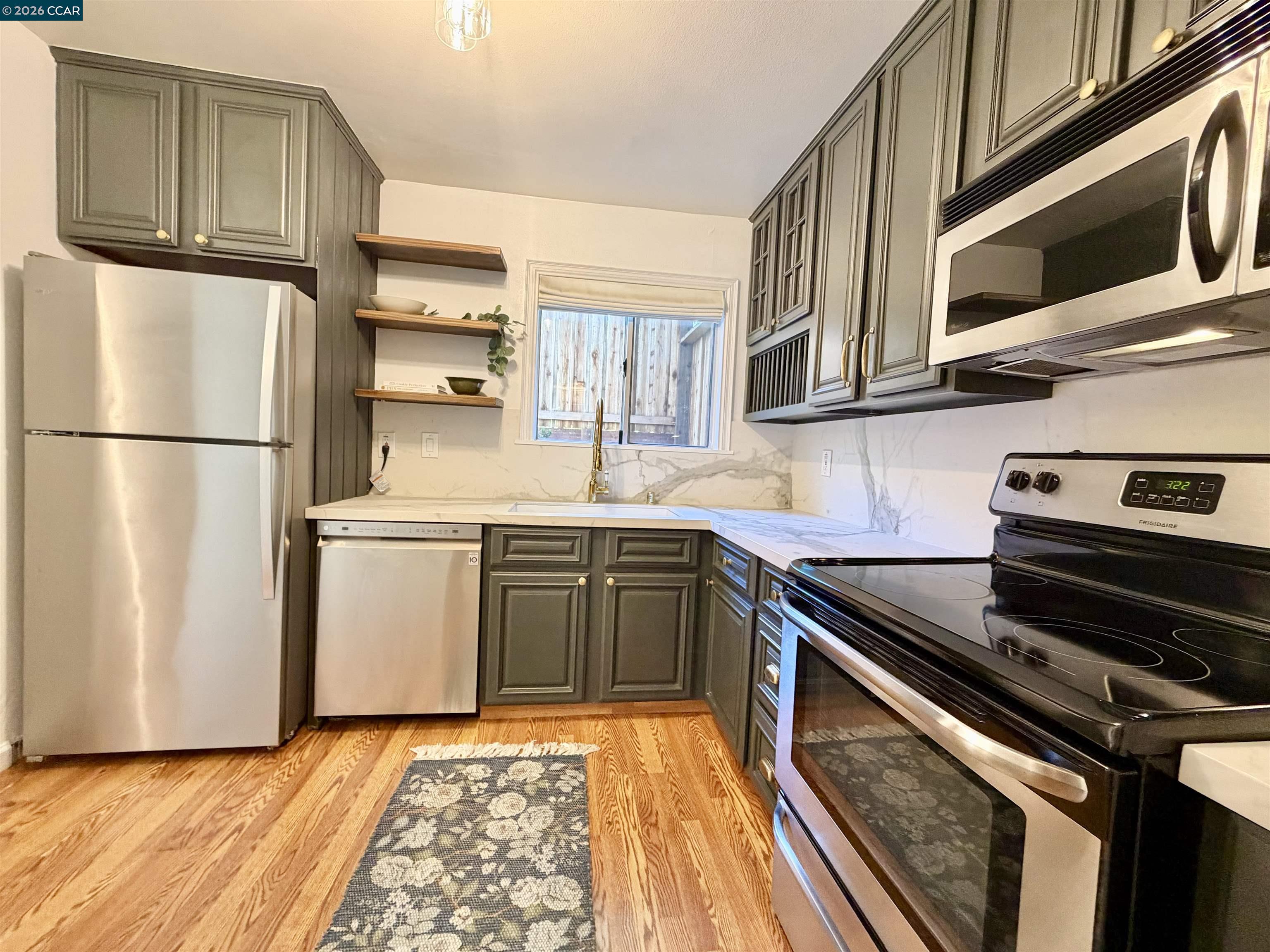 Photo #8: 41134272 Listing: Photo #8