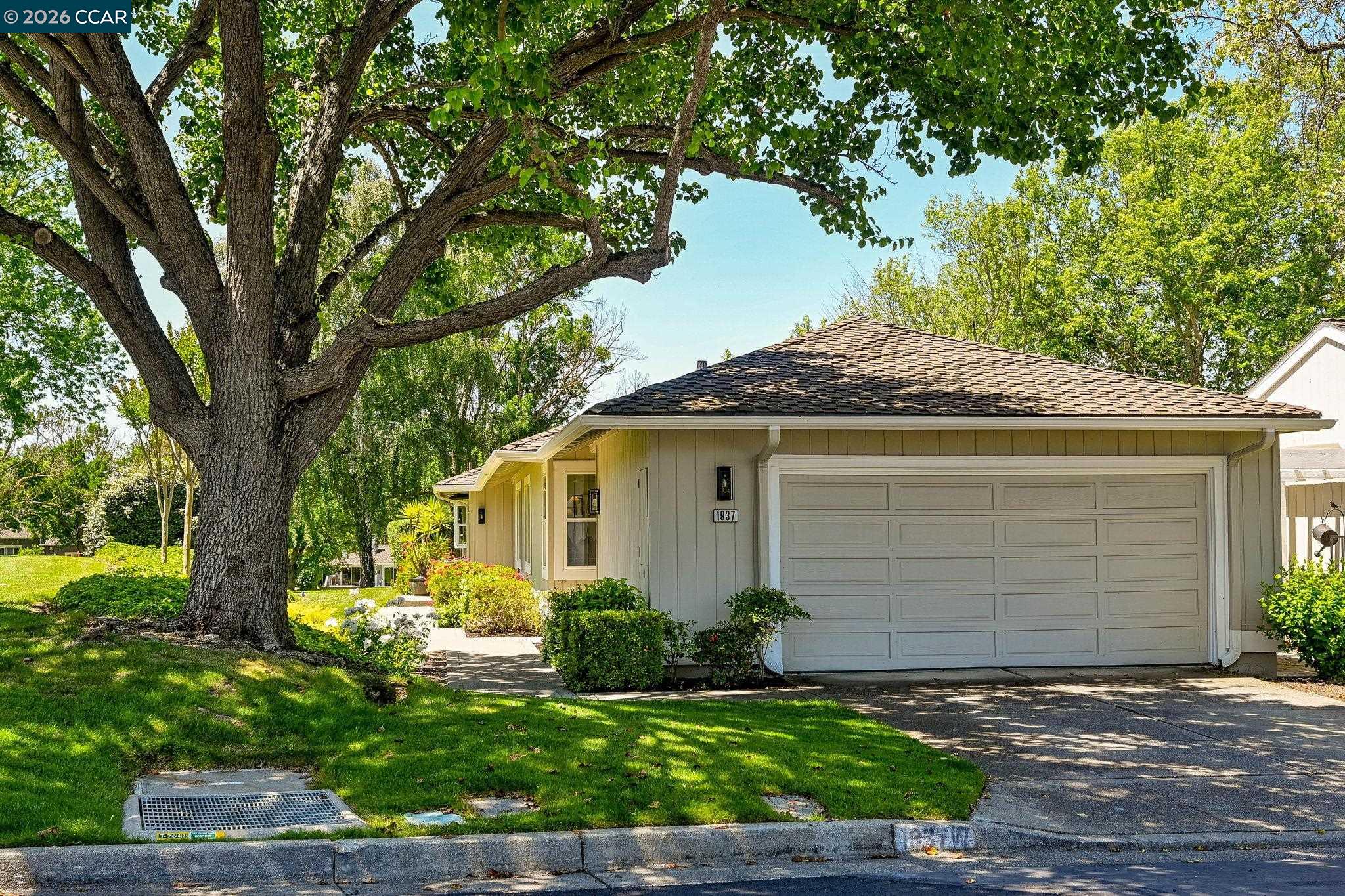 Photo #2: 41134323 Listing: Photo #2