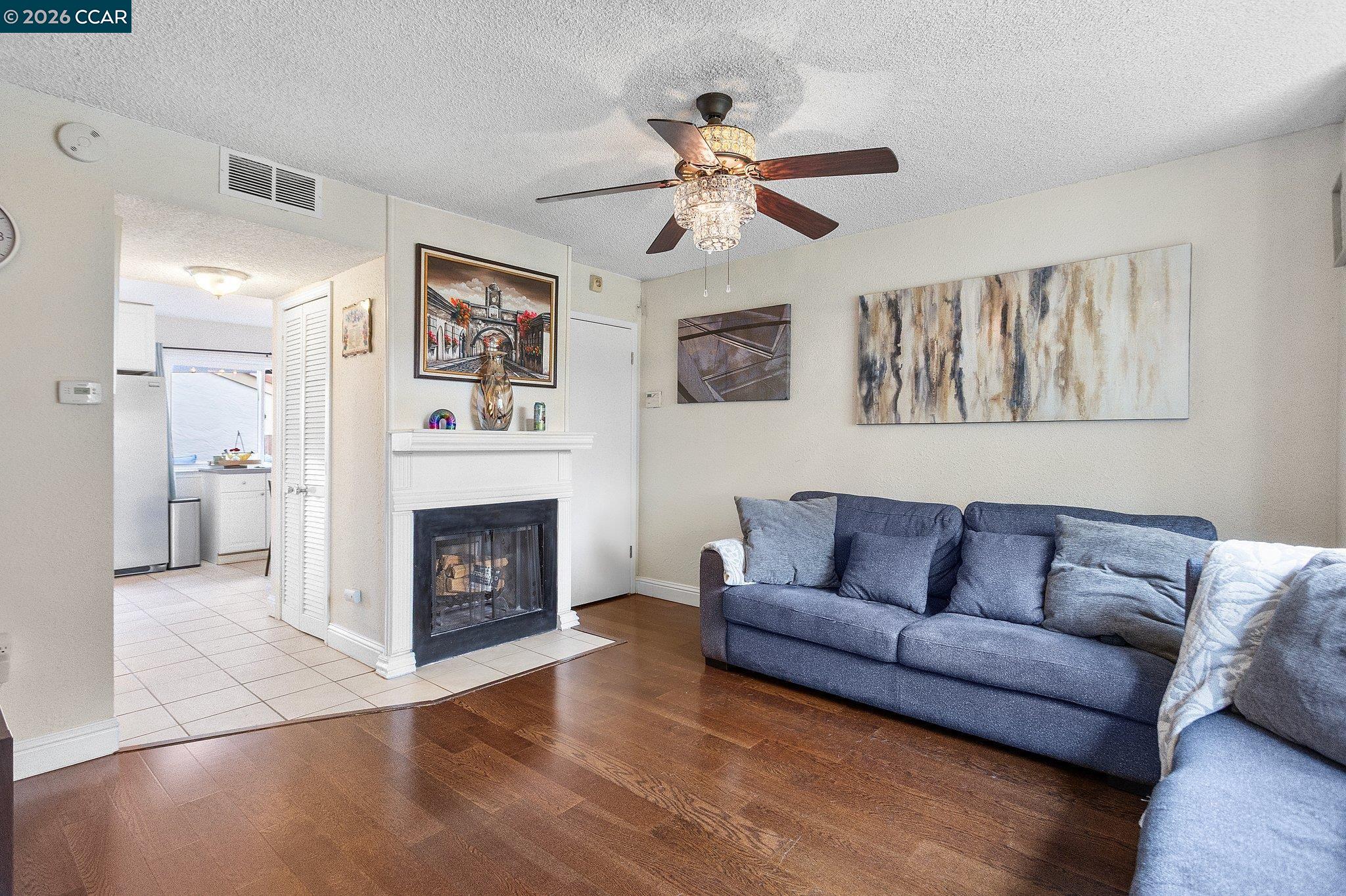 Photo #5: 41134361 Listing: Photo #5