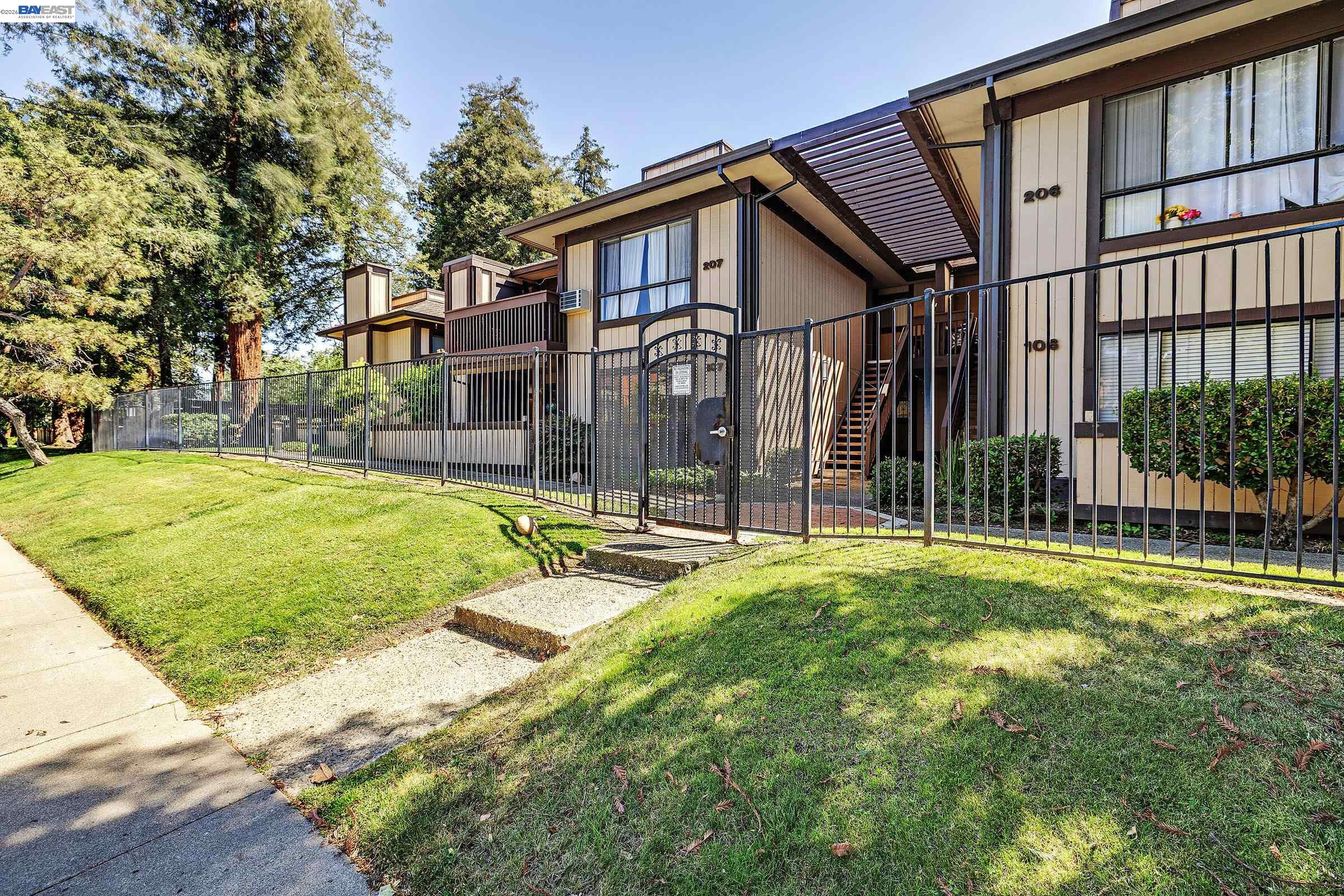 Photo #1: 41134393 Listing: Photo #1