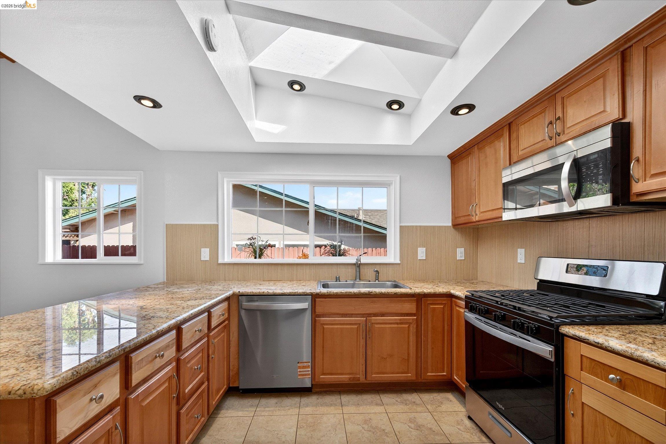 901 Helix Dr, Concord CA 94518 — photo 15