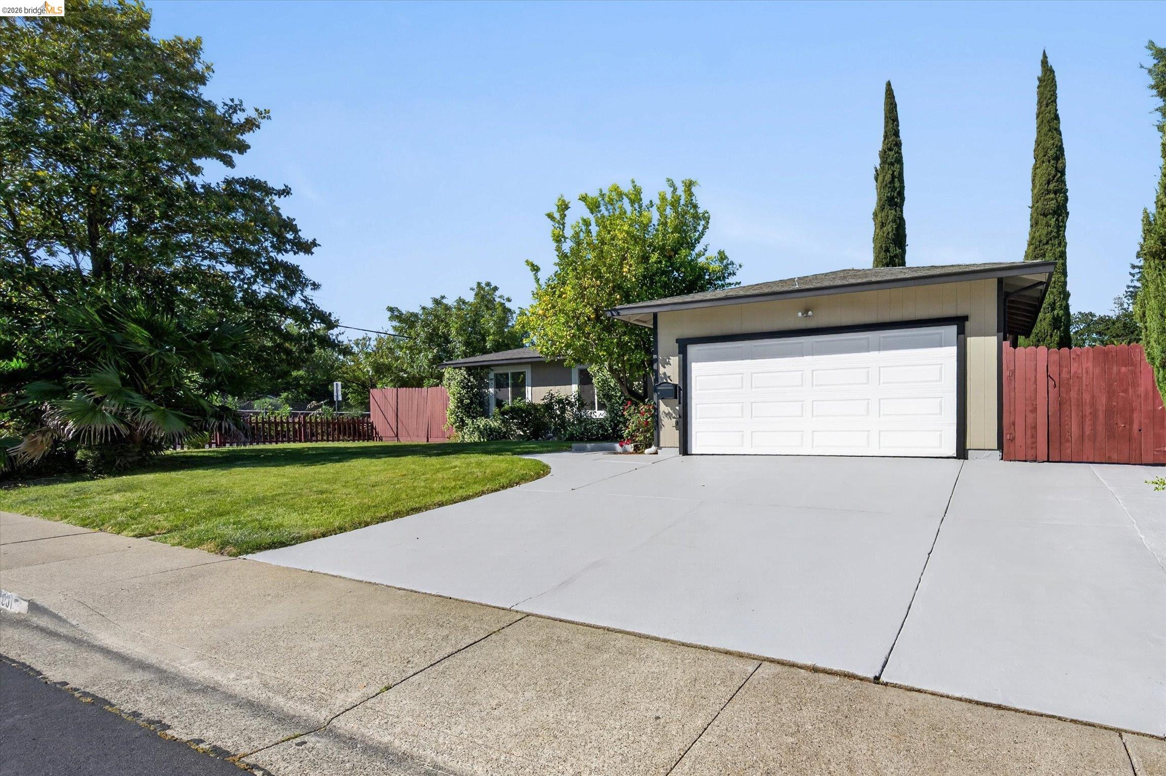 901 Helix Dr, Concord CA 94518 — photo 3