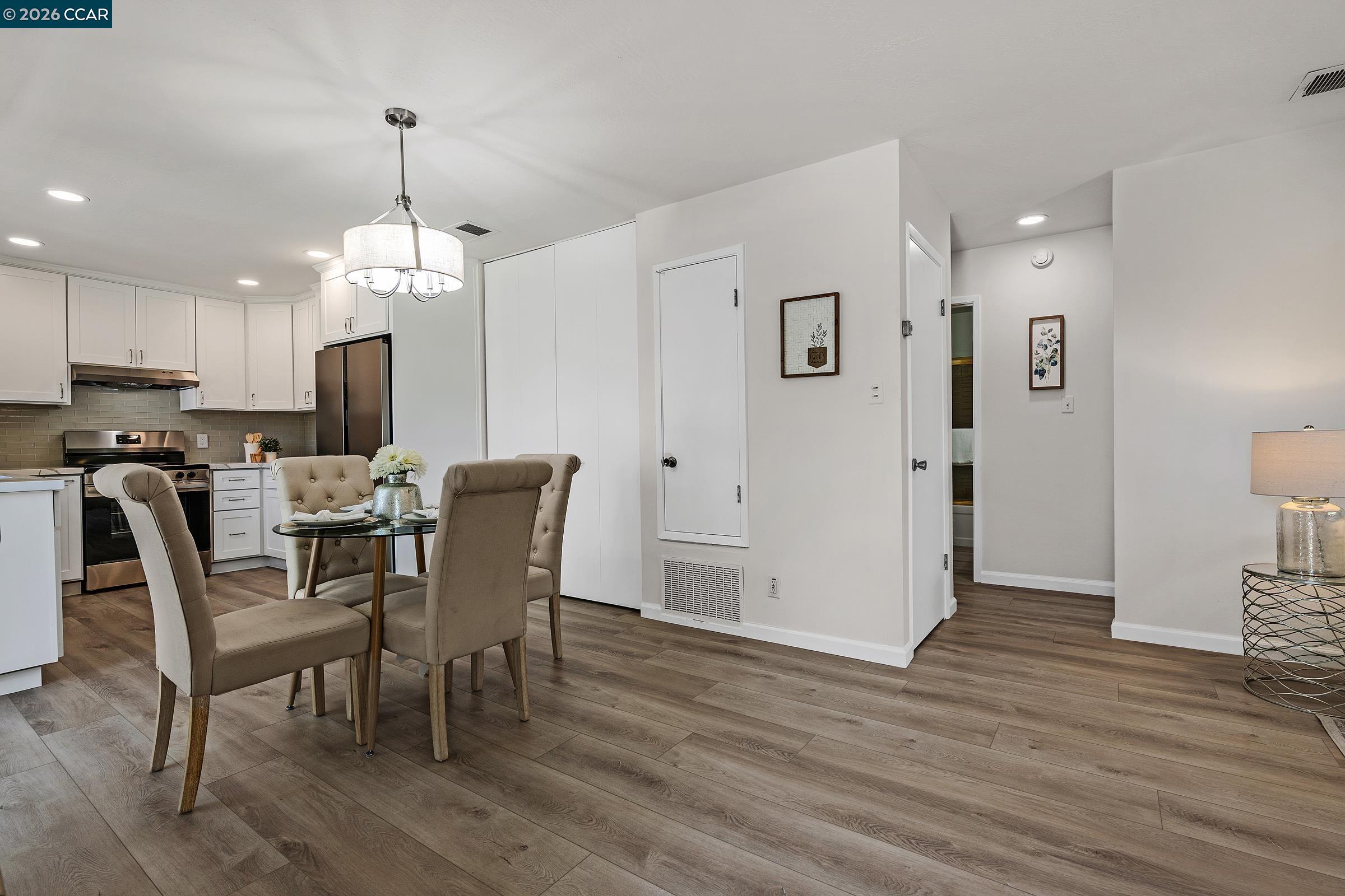 Photo #8: 41134426 Listing: Photo #8