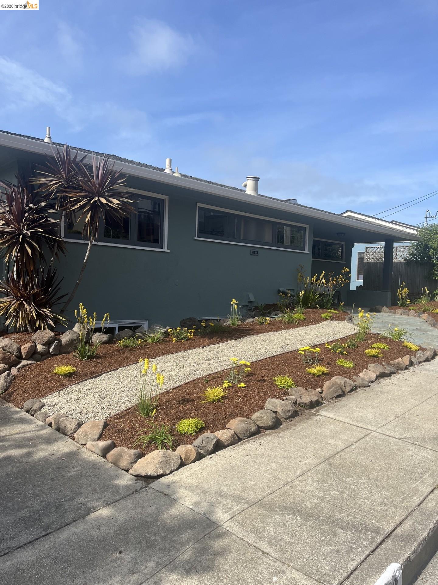 453 Scenic Ave