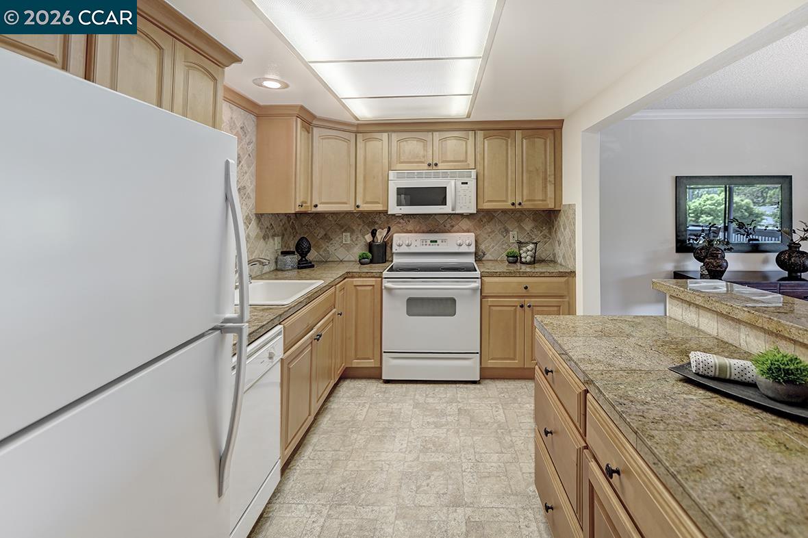 Photo #12: 41134633 Listing: Photo #12