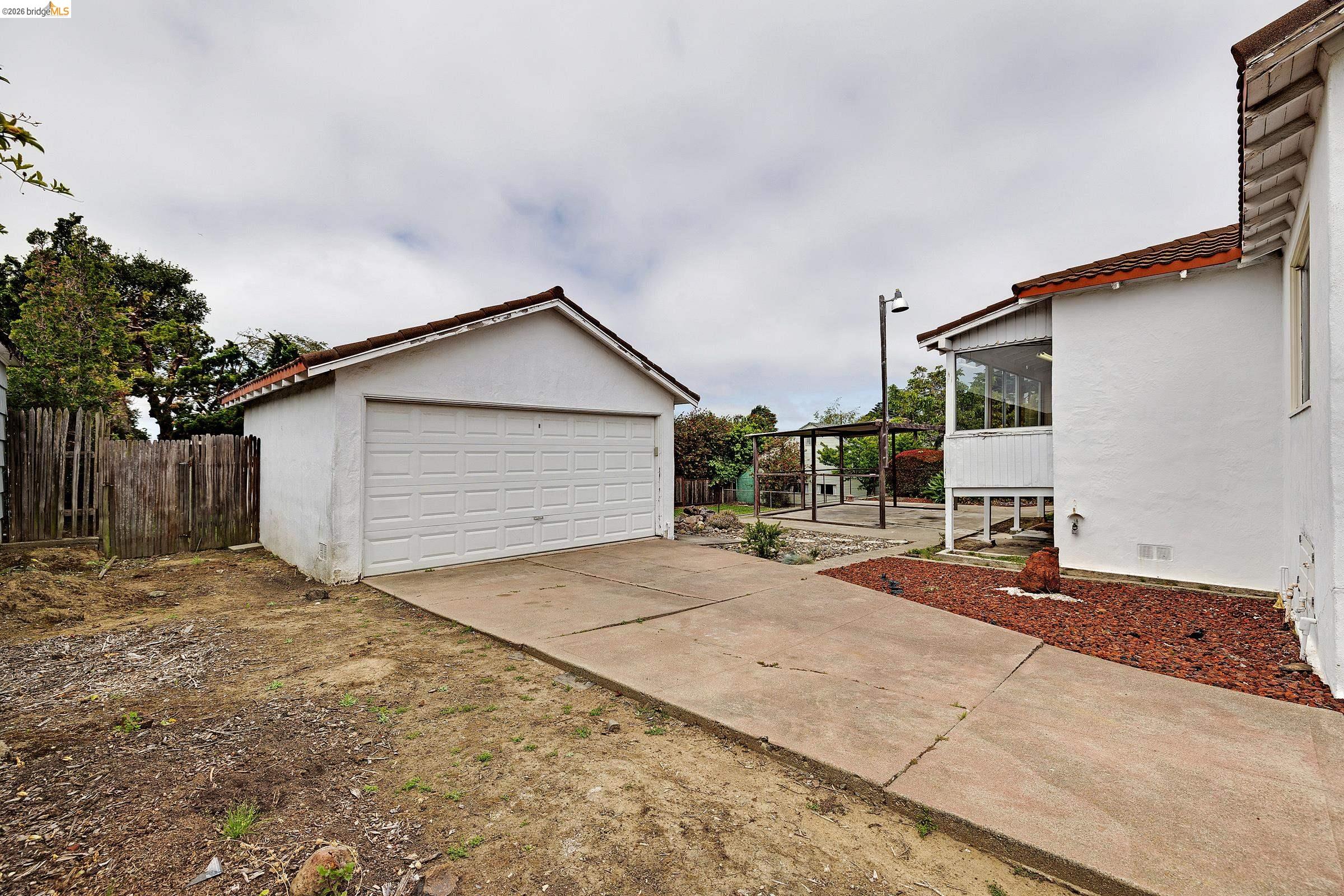 1673 Butte St