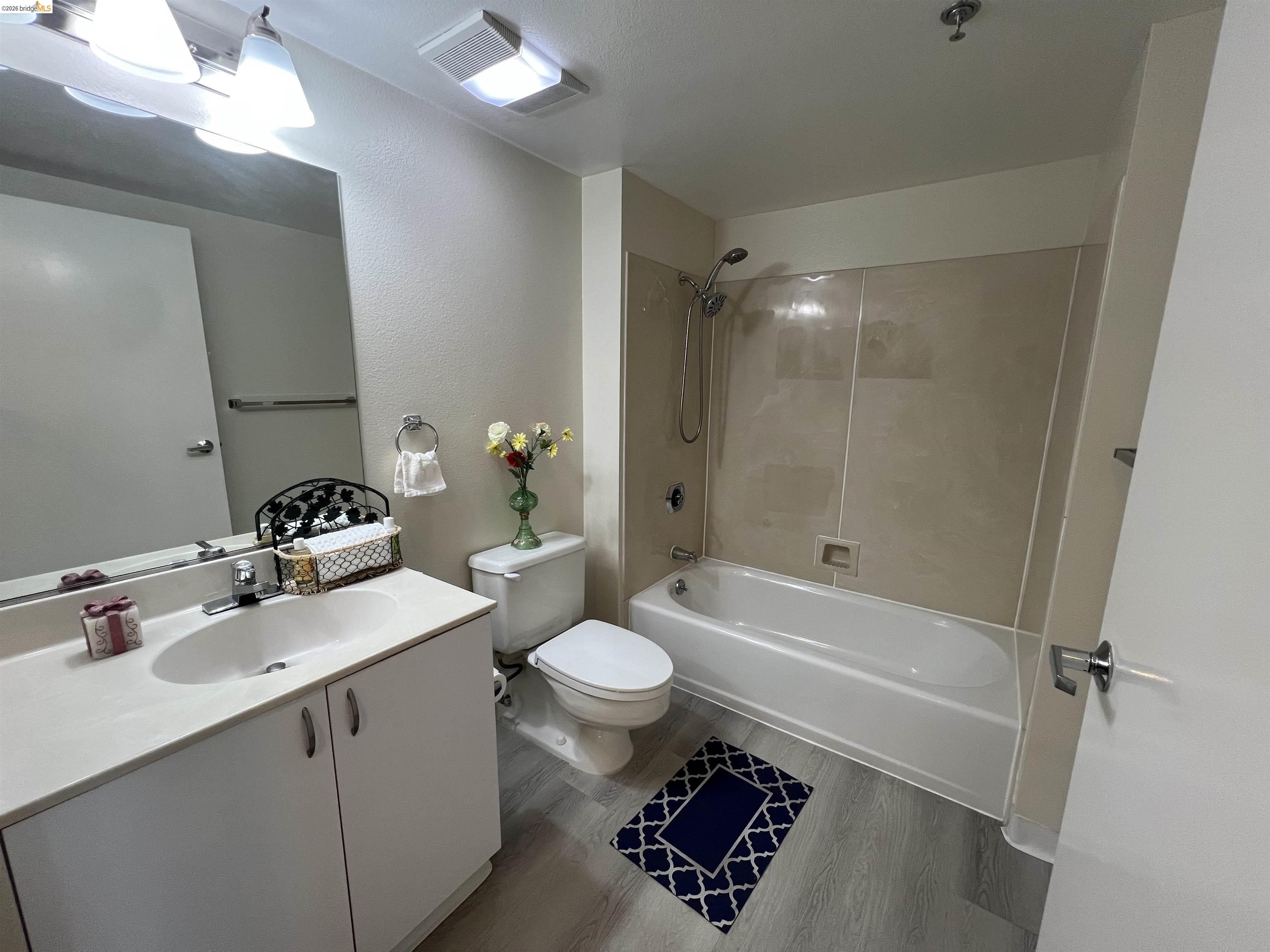 Photo #8: 41134729 Listing: Photo #8