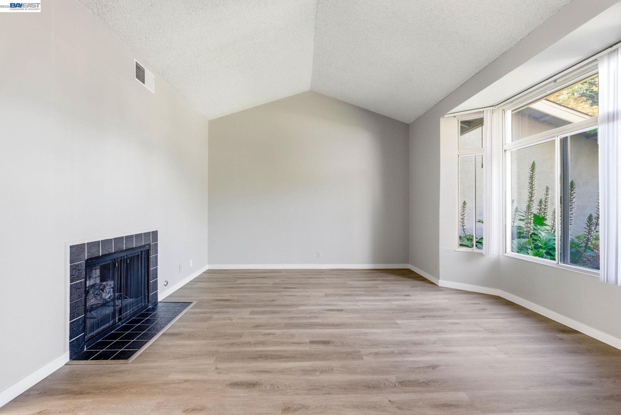 Photo #5: 41134800 Listing: Photo #5
