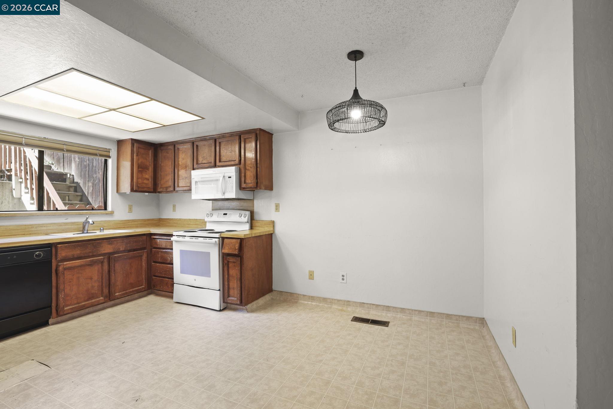 Photo #10: 41134875 Listing: Photo #10