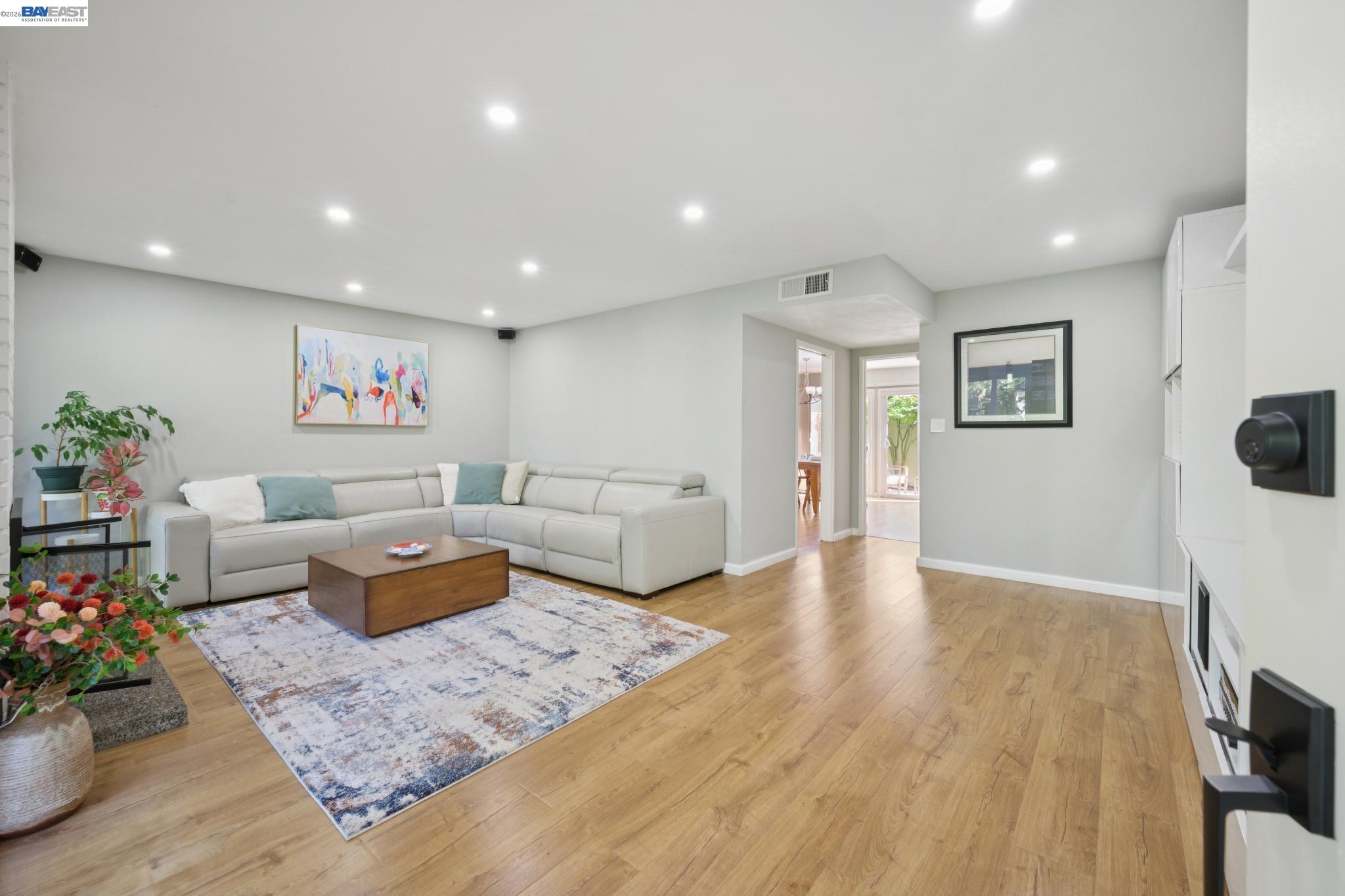 Photo #3: 41134932 Listing: Photo #3