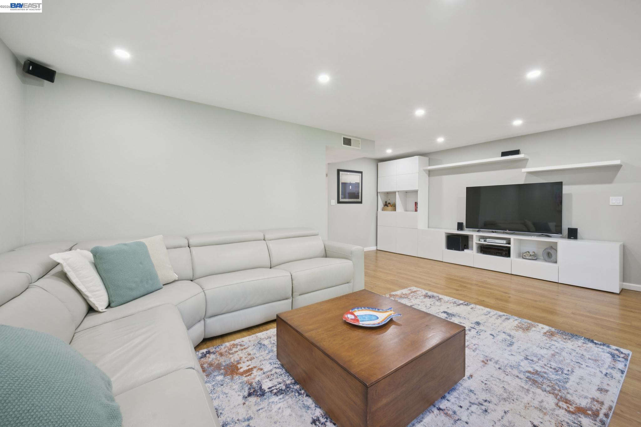 Photo #8: 41134932 Listing: Photo #8