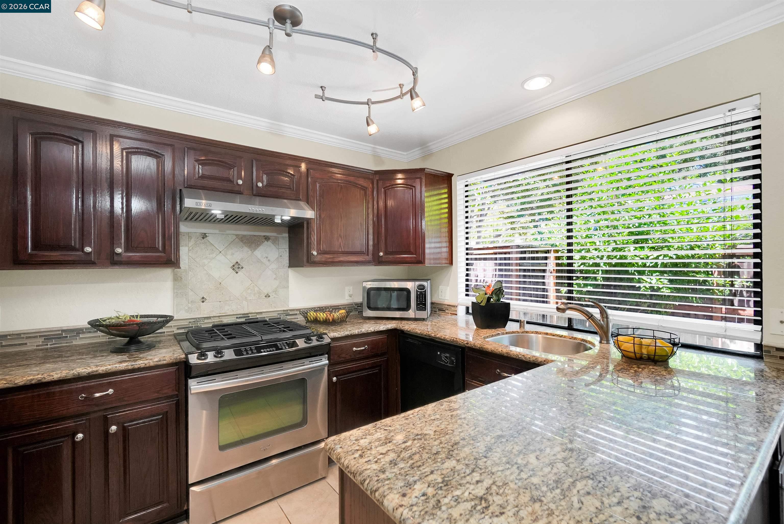 Photo #2: 41134964 Listing: Photo #2