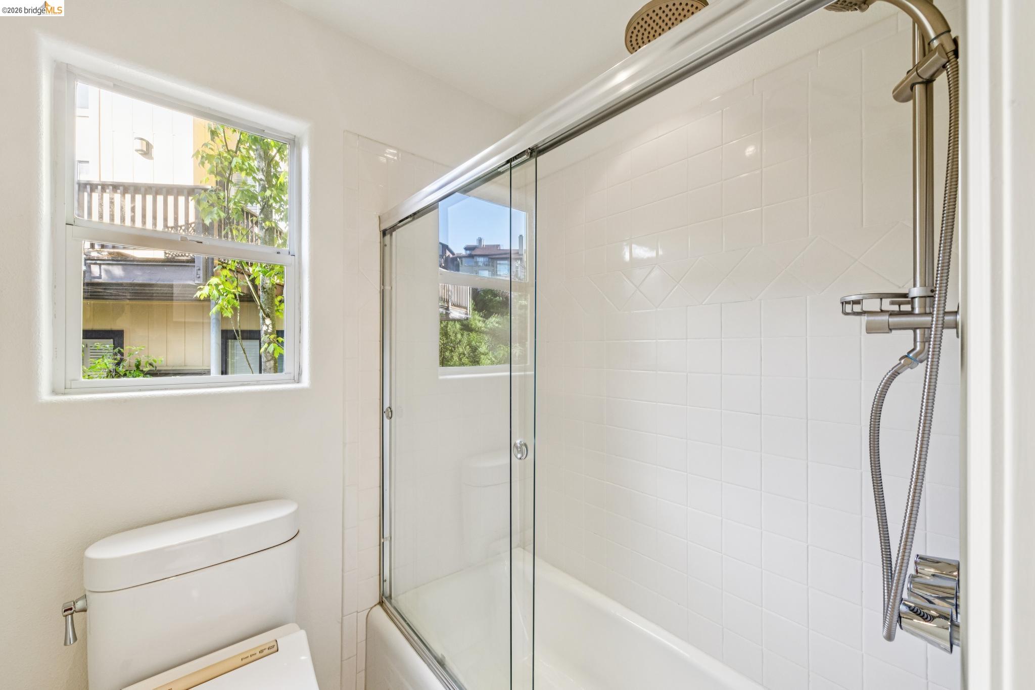 35 Bay Forest Ct, Oakland CA 94611 — photo 31